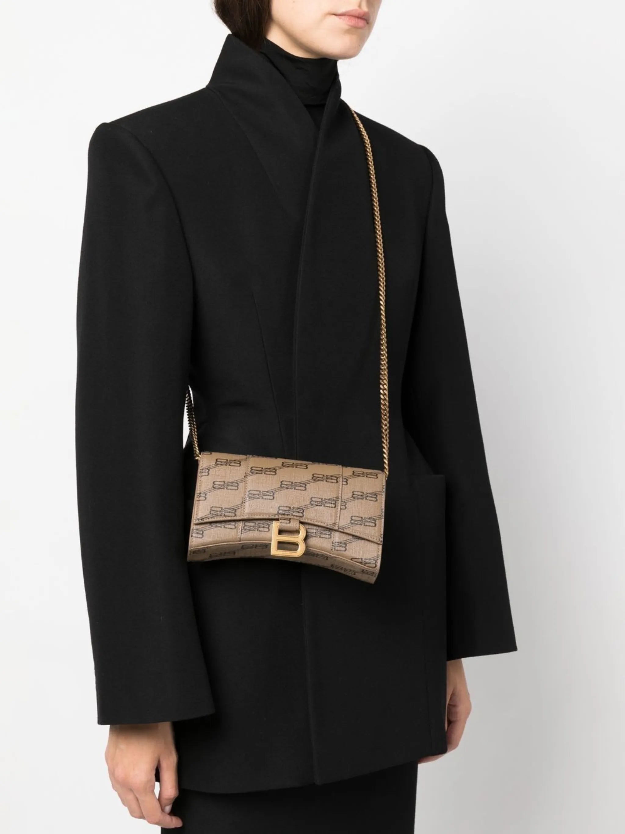 Hourglass BB-monogram wallet with chain