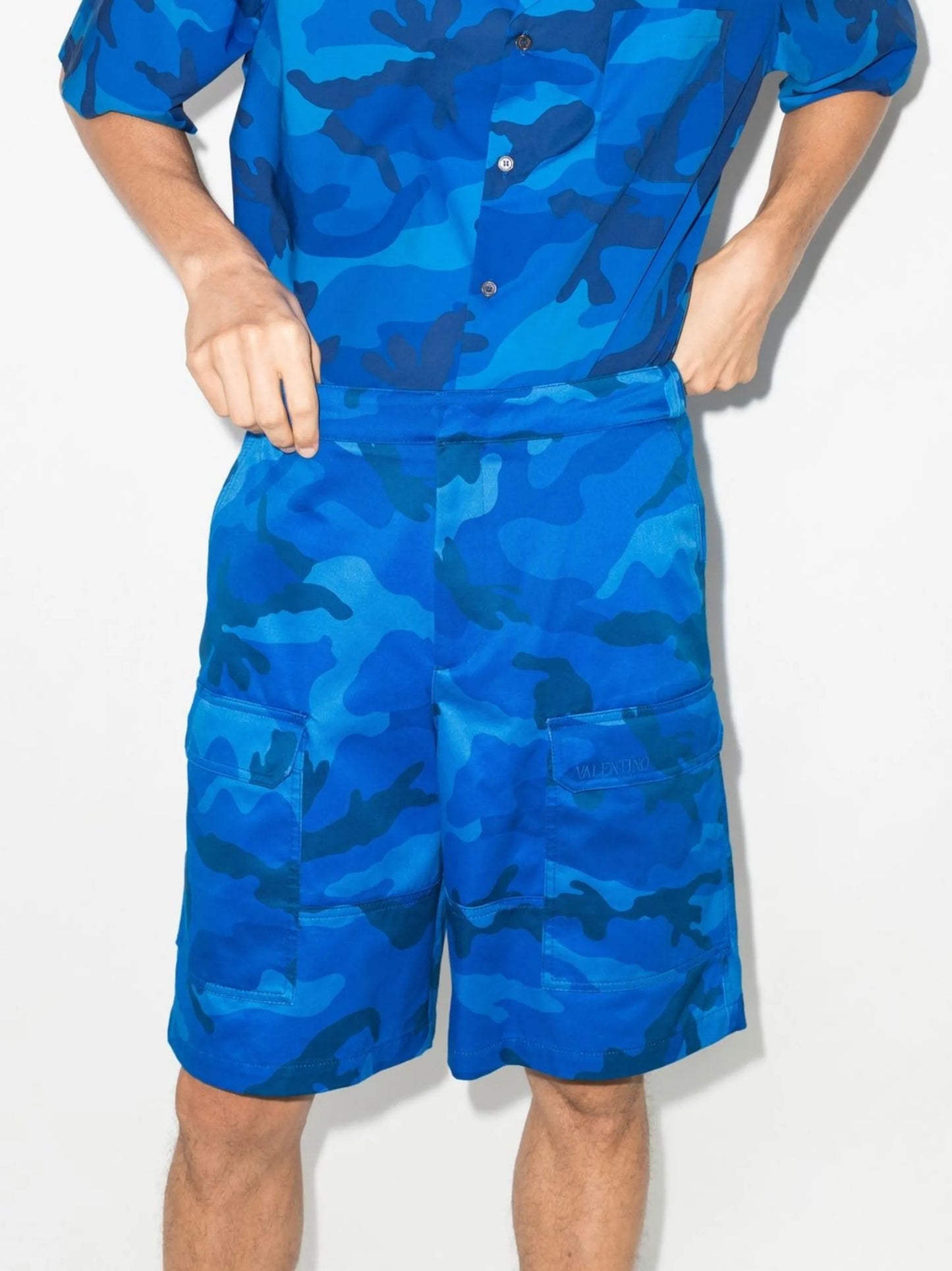 camouflage-print cargo shorts