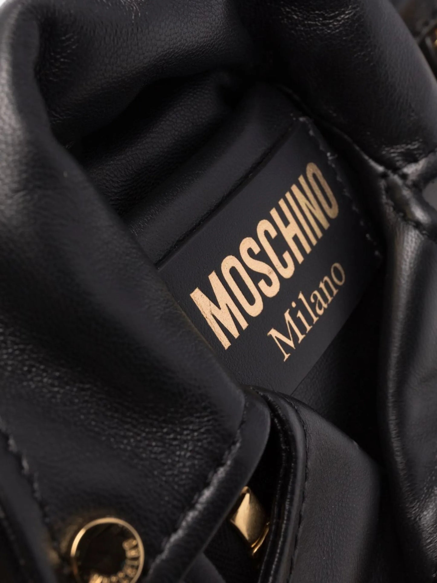 logo-plaque leather shoulder bag