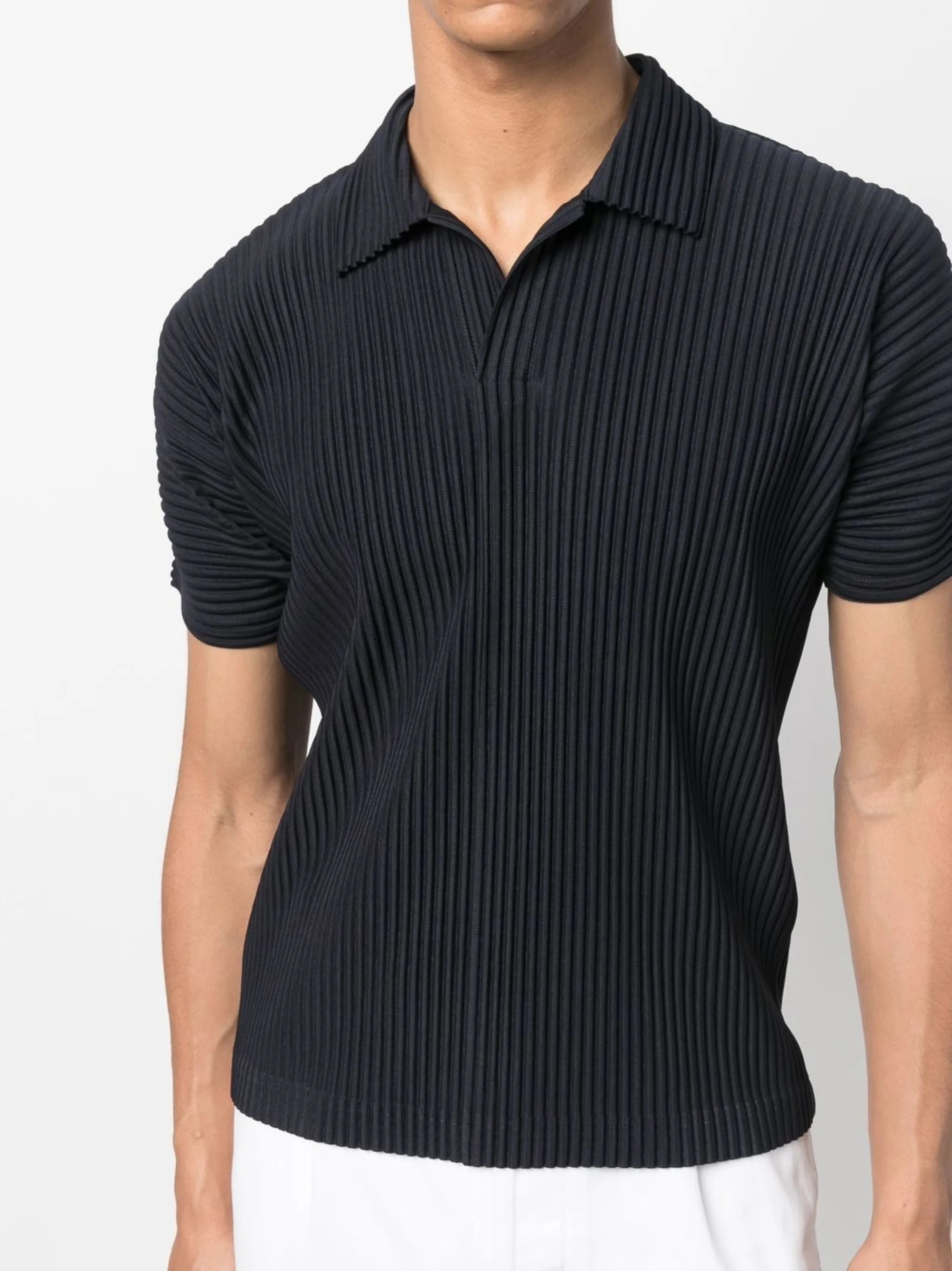 plissé-effect open-collar polo shirt