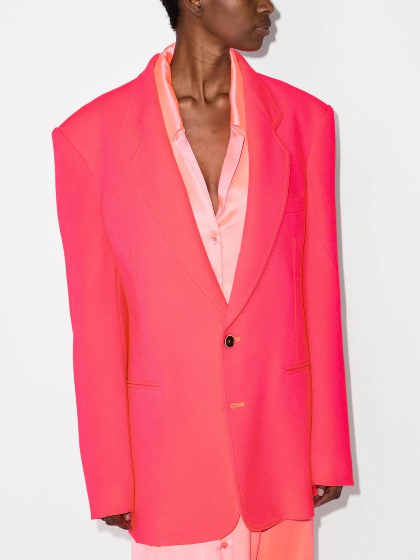 notched-lapel single-breasted blazer