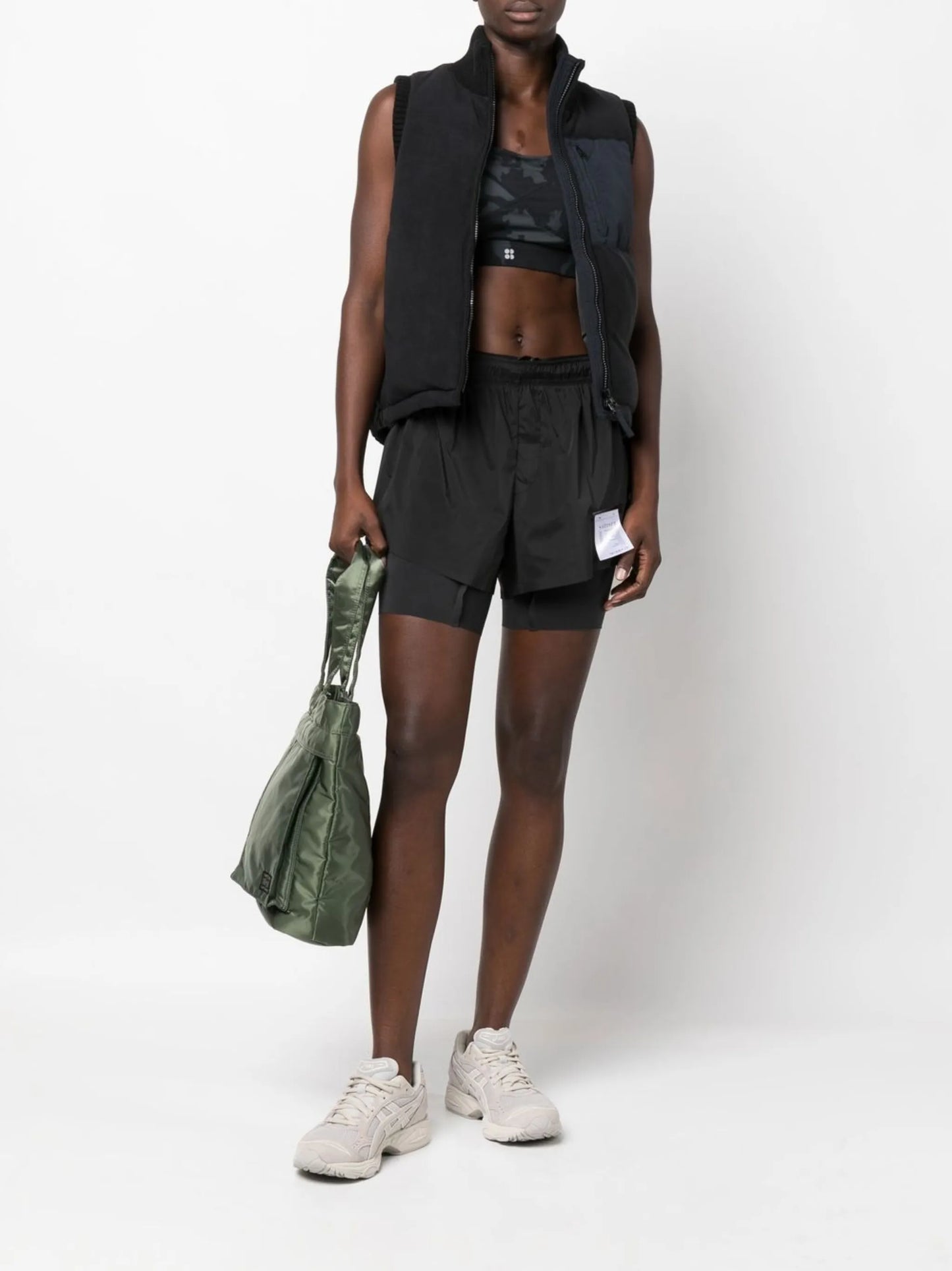 zip-fastening sleeveless jacket