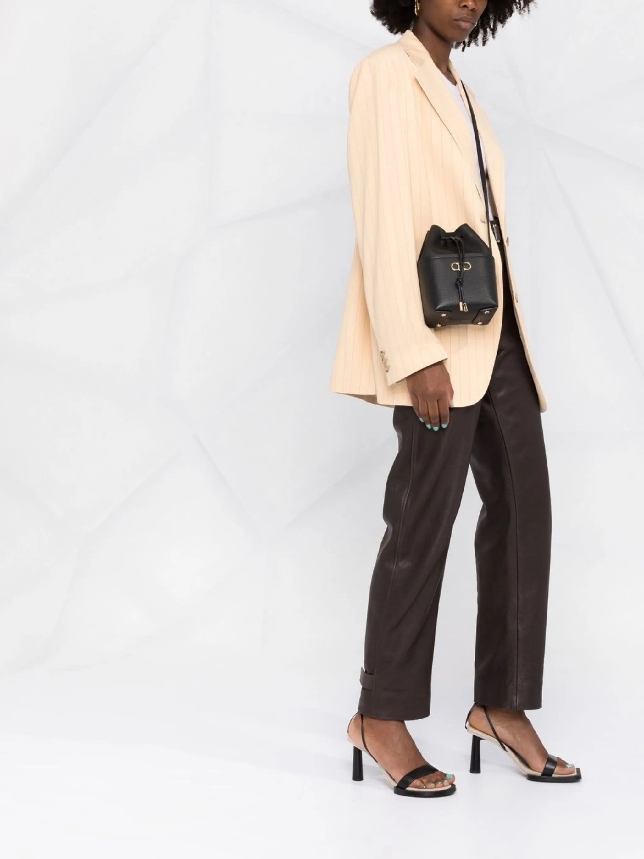 Gancini-plaque bucket bag