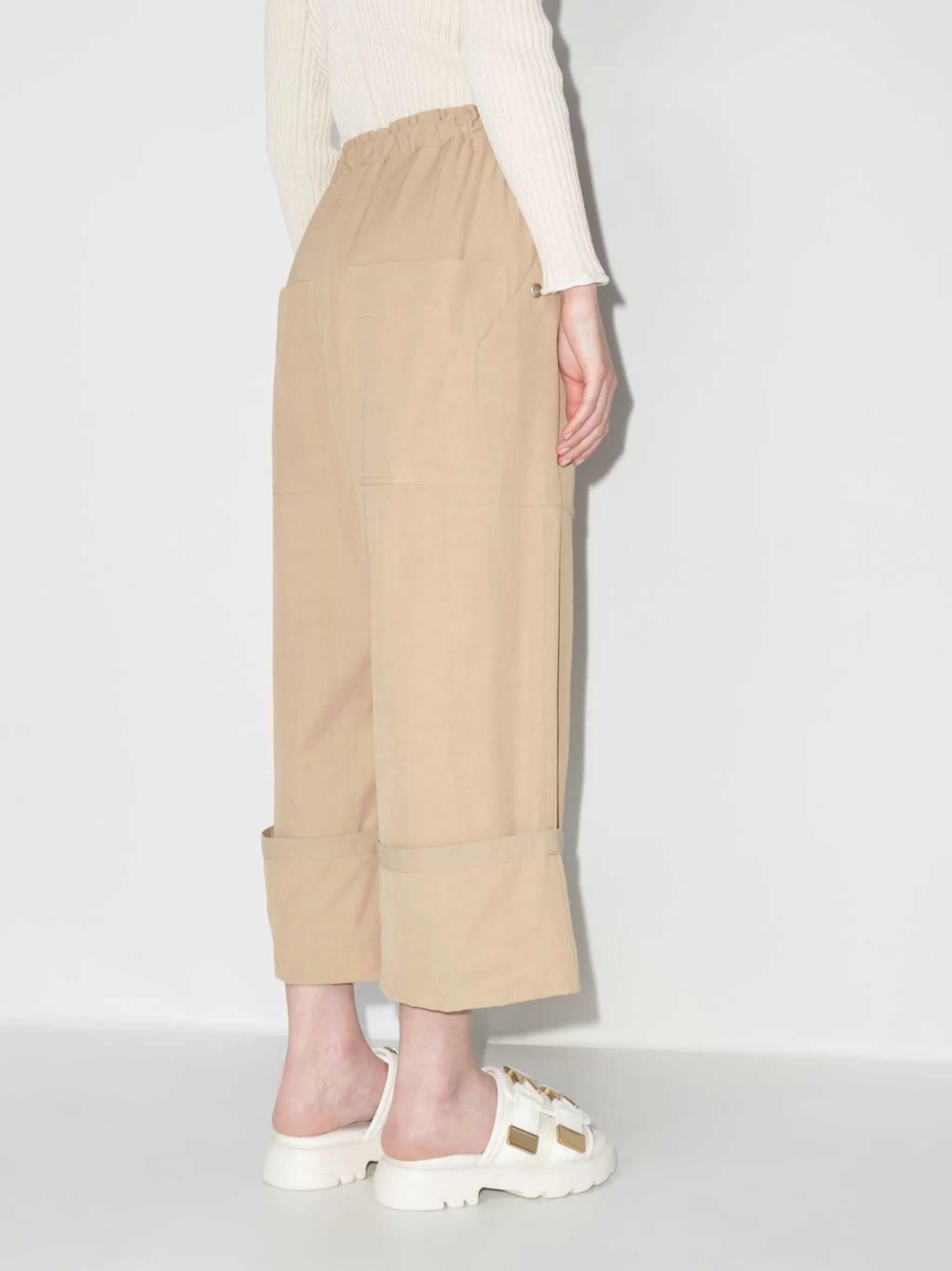 wide-leg turn-up trousers