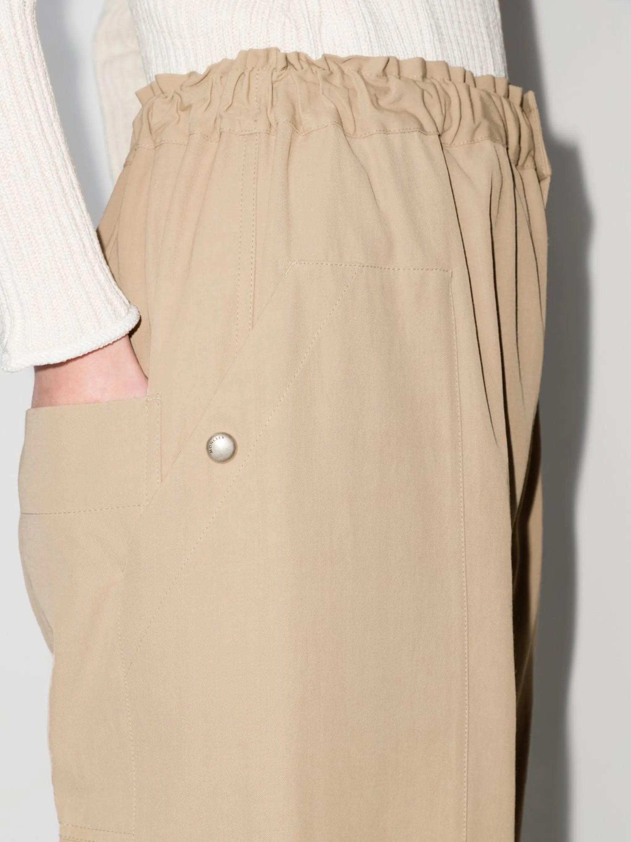 wide-leg turn-up trousers
