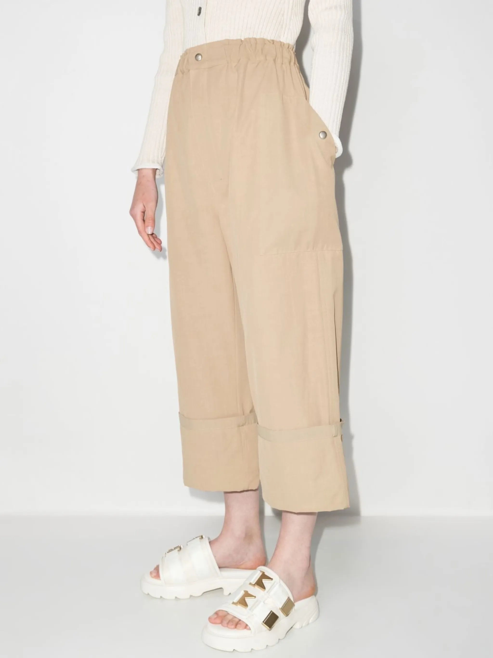 wide-leg turn-up trousers