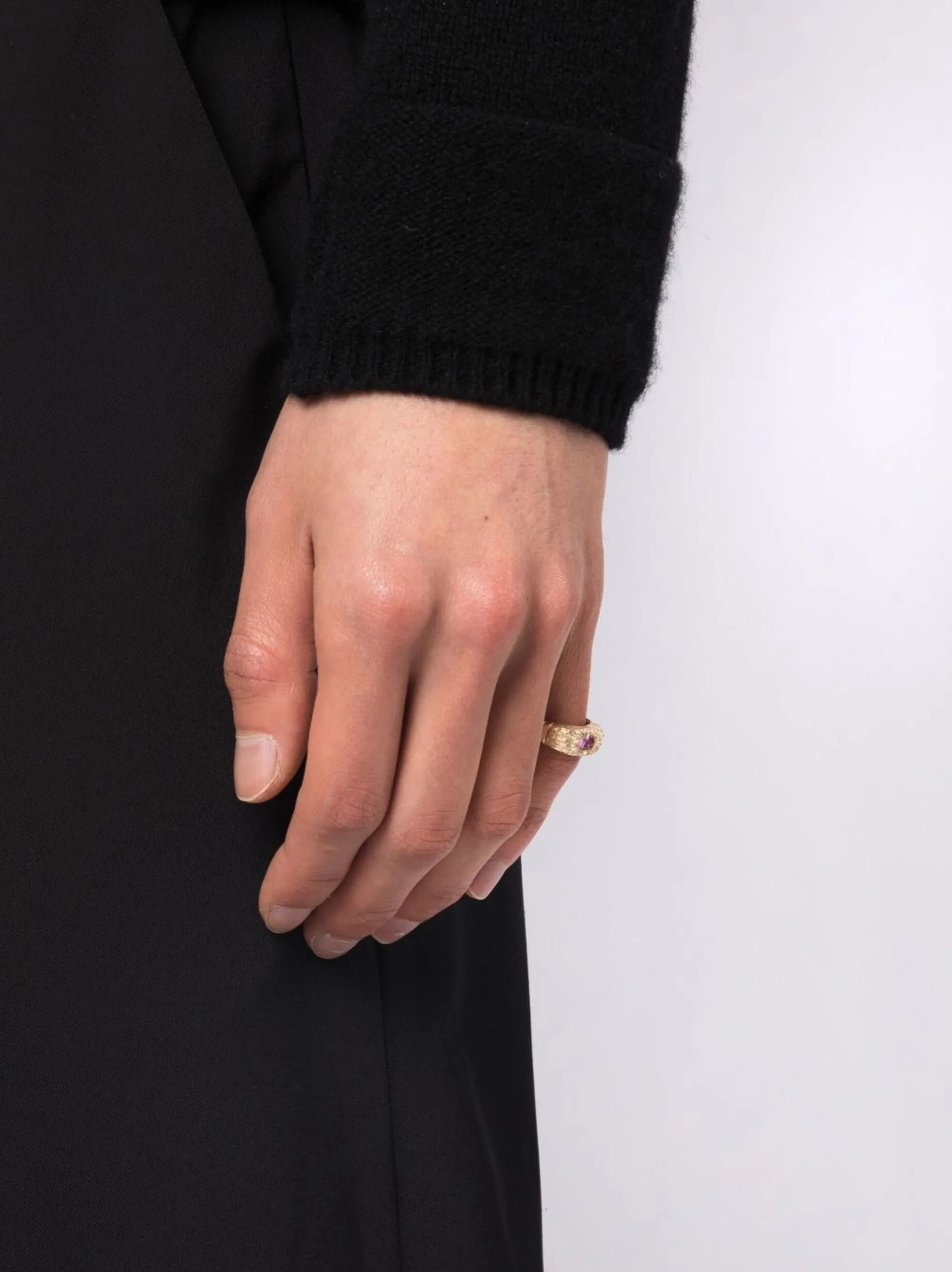 9kt yellow gold Hand Me Down sapphire signet ring