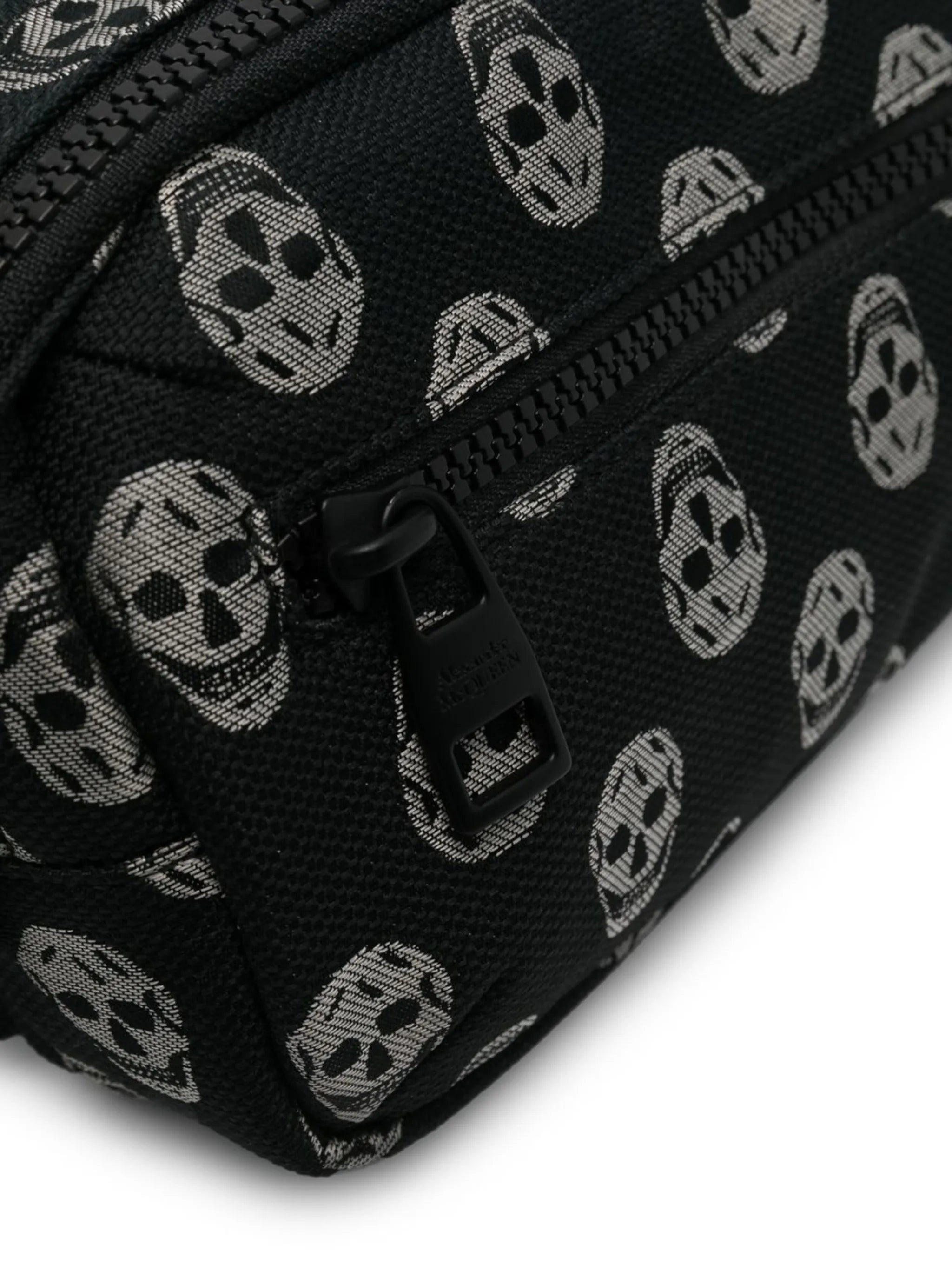 skull-motif zipped belt bag