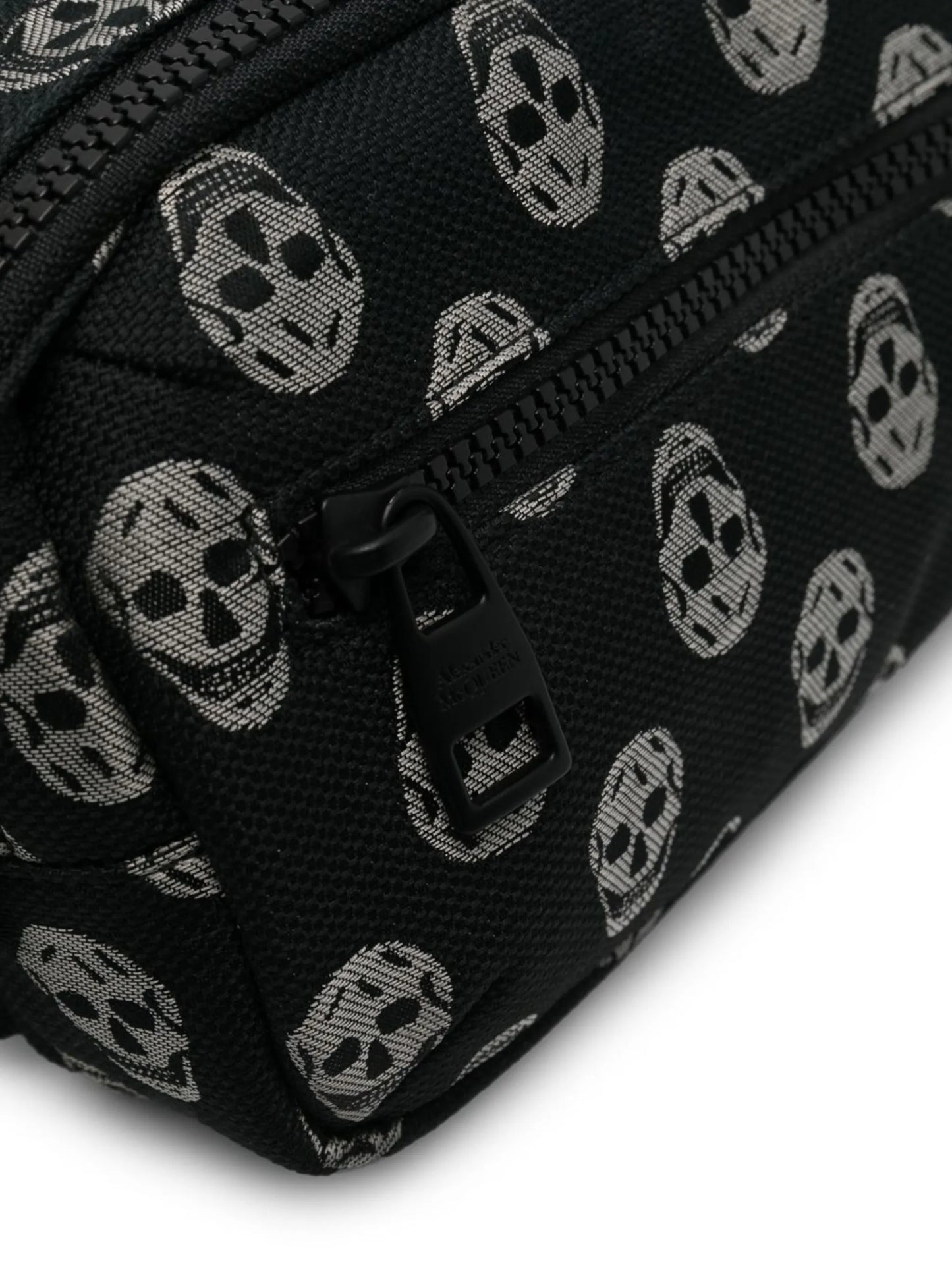skull-motif zipped belt bag