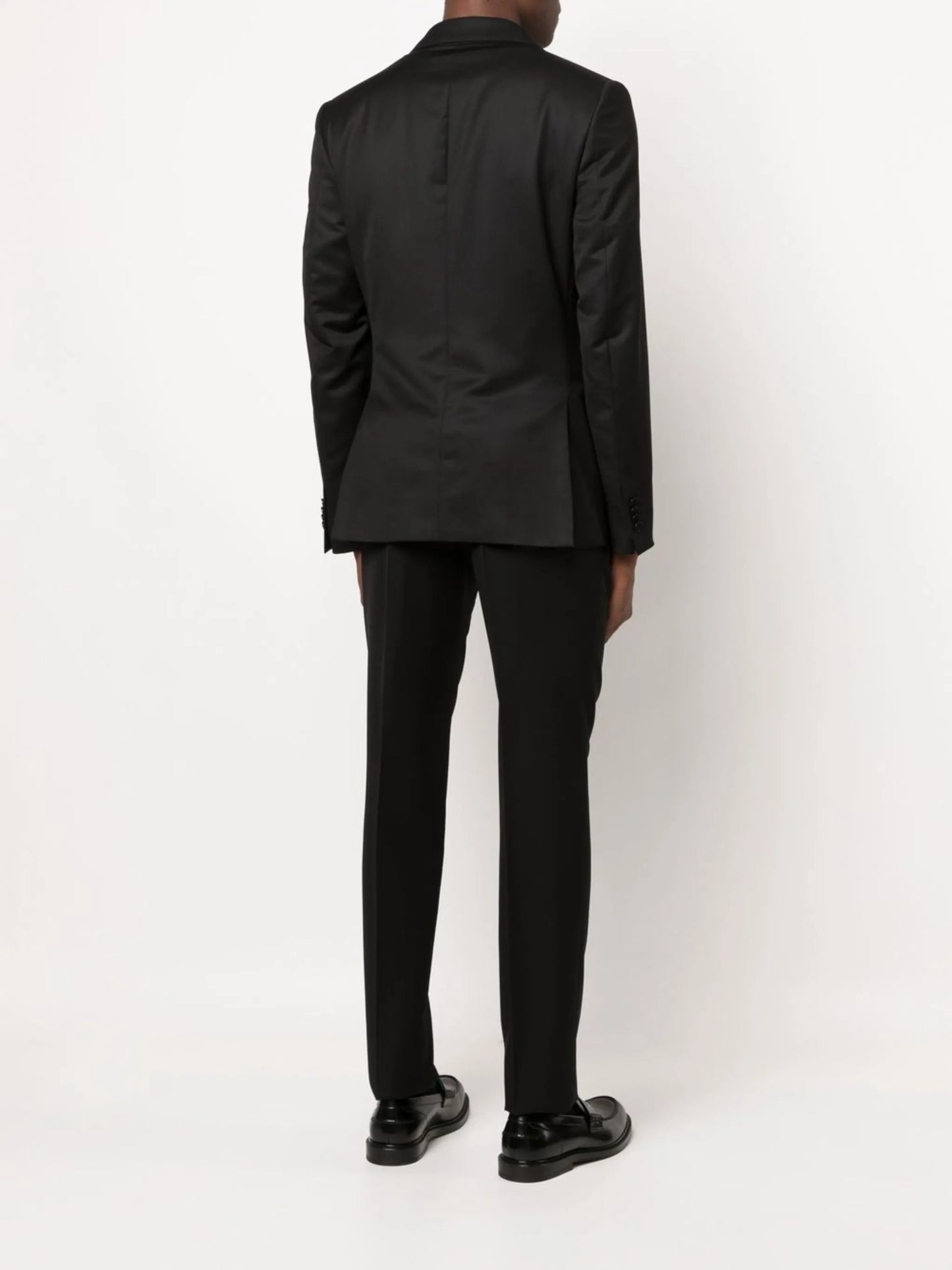 single-breasted tailored suit