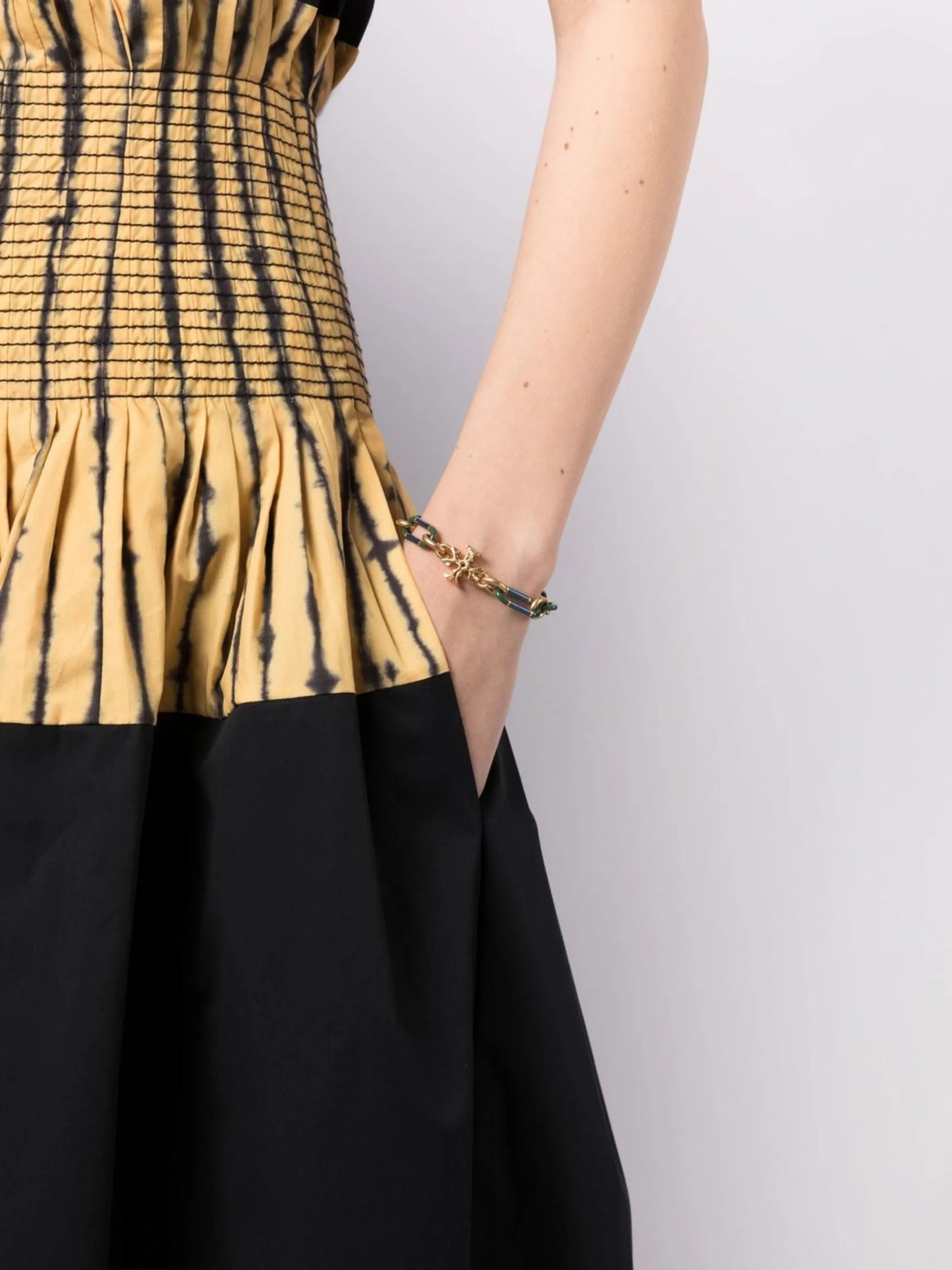 Roxanne logo-charm bracelet
