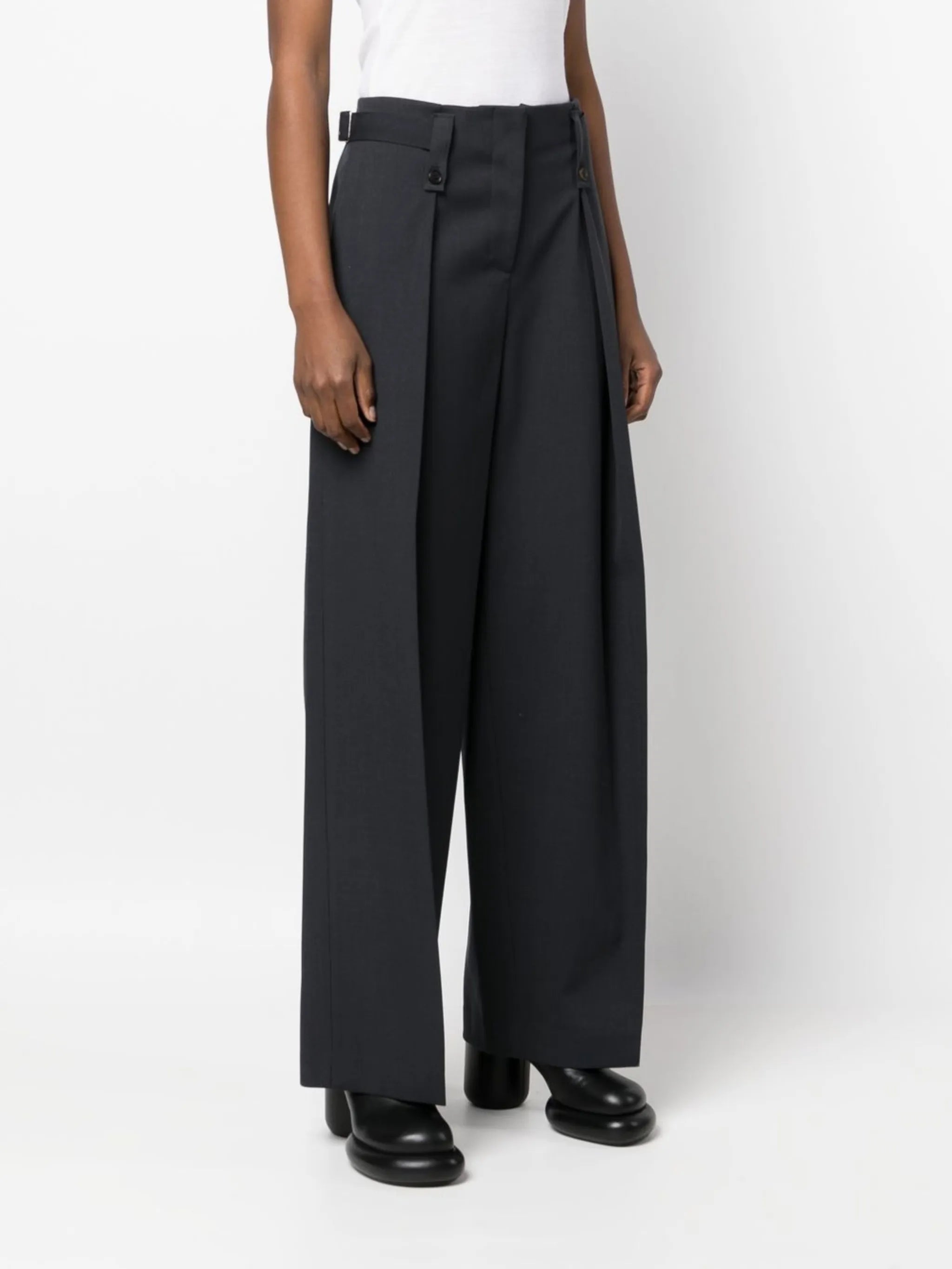 pleated high-waisted trousers