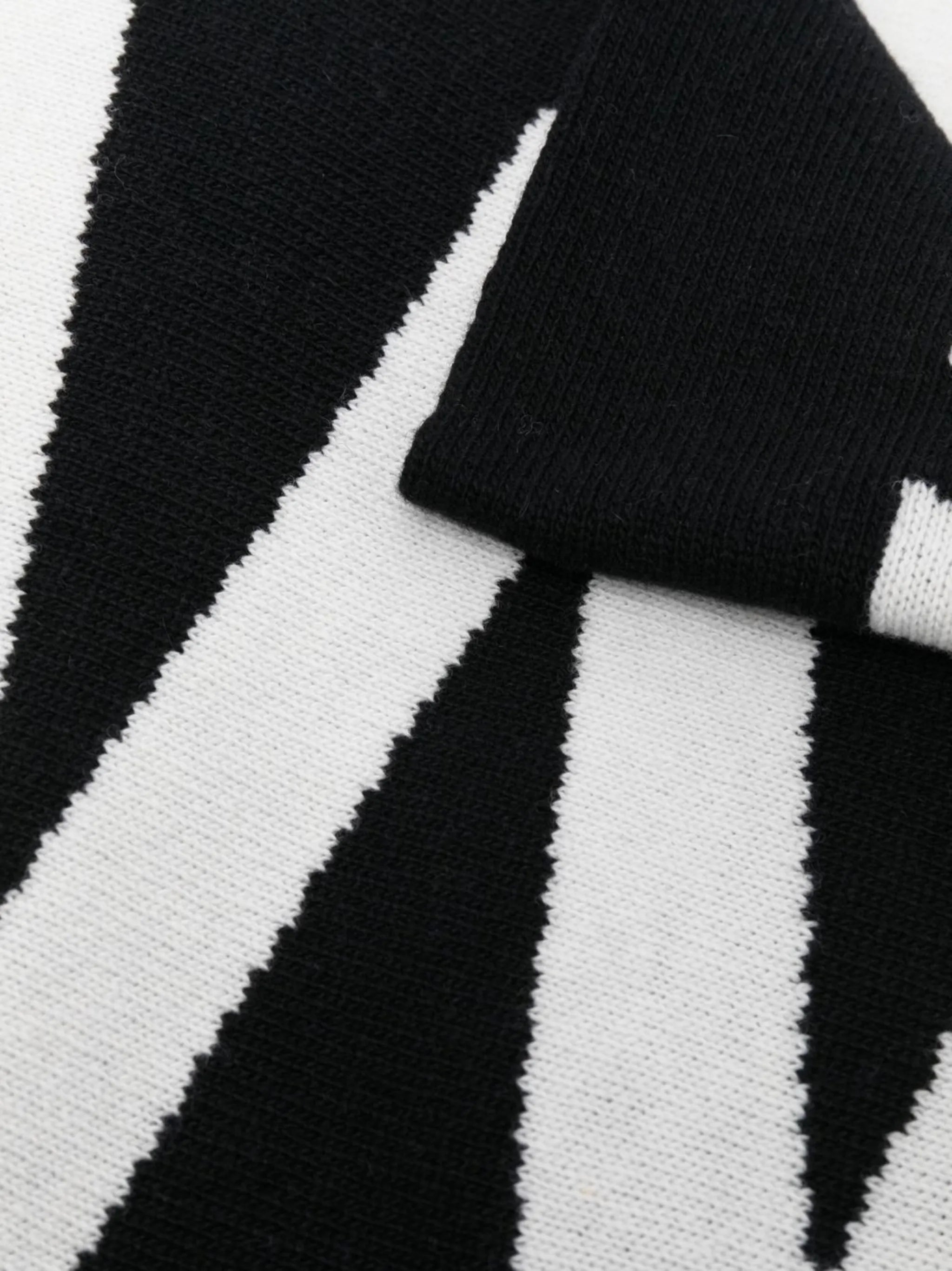 ribbed-knit intarsia-logo scarf