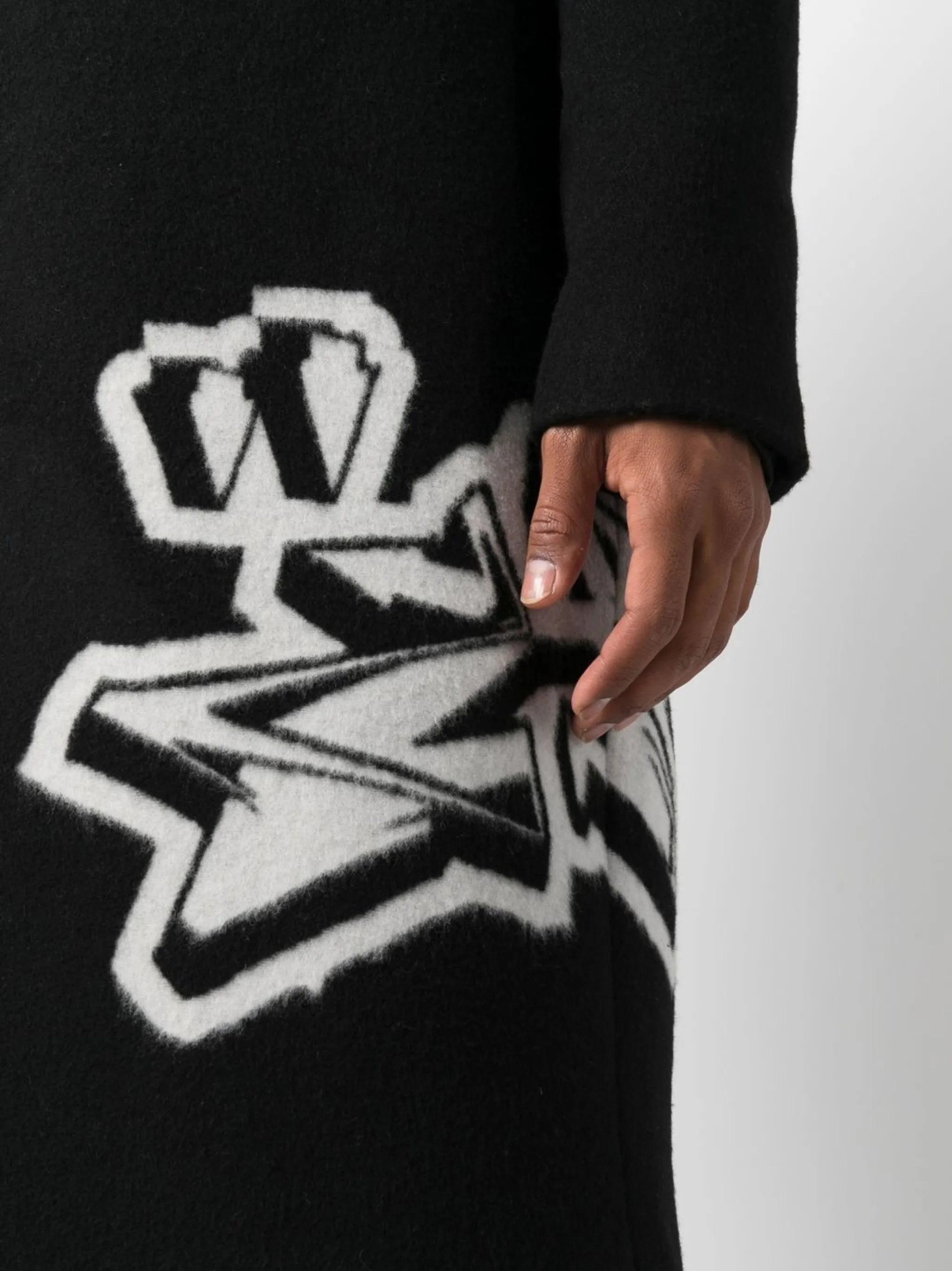 intarsia-graffiti logo single-breasted coat