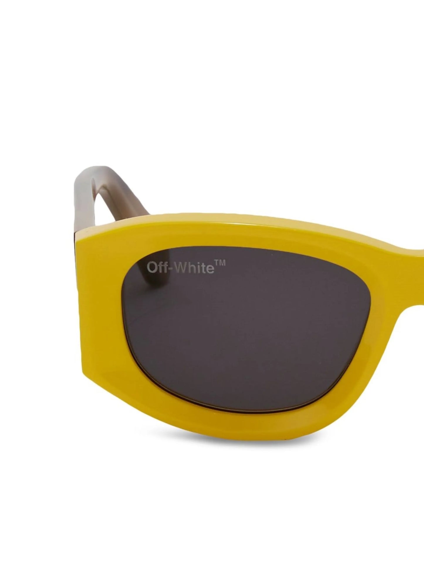 round-frame tinted sunglasses