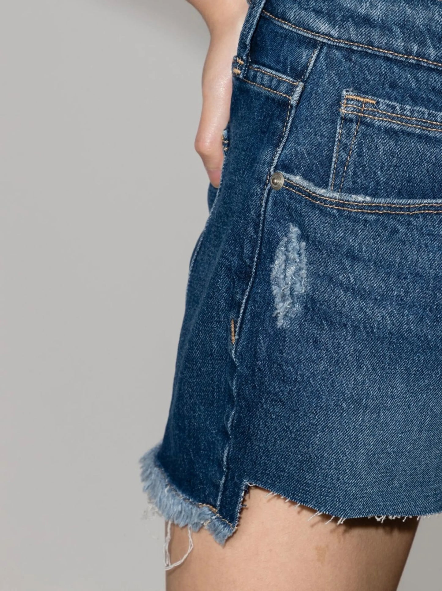 90s high-rise distressed shorts