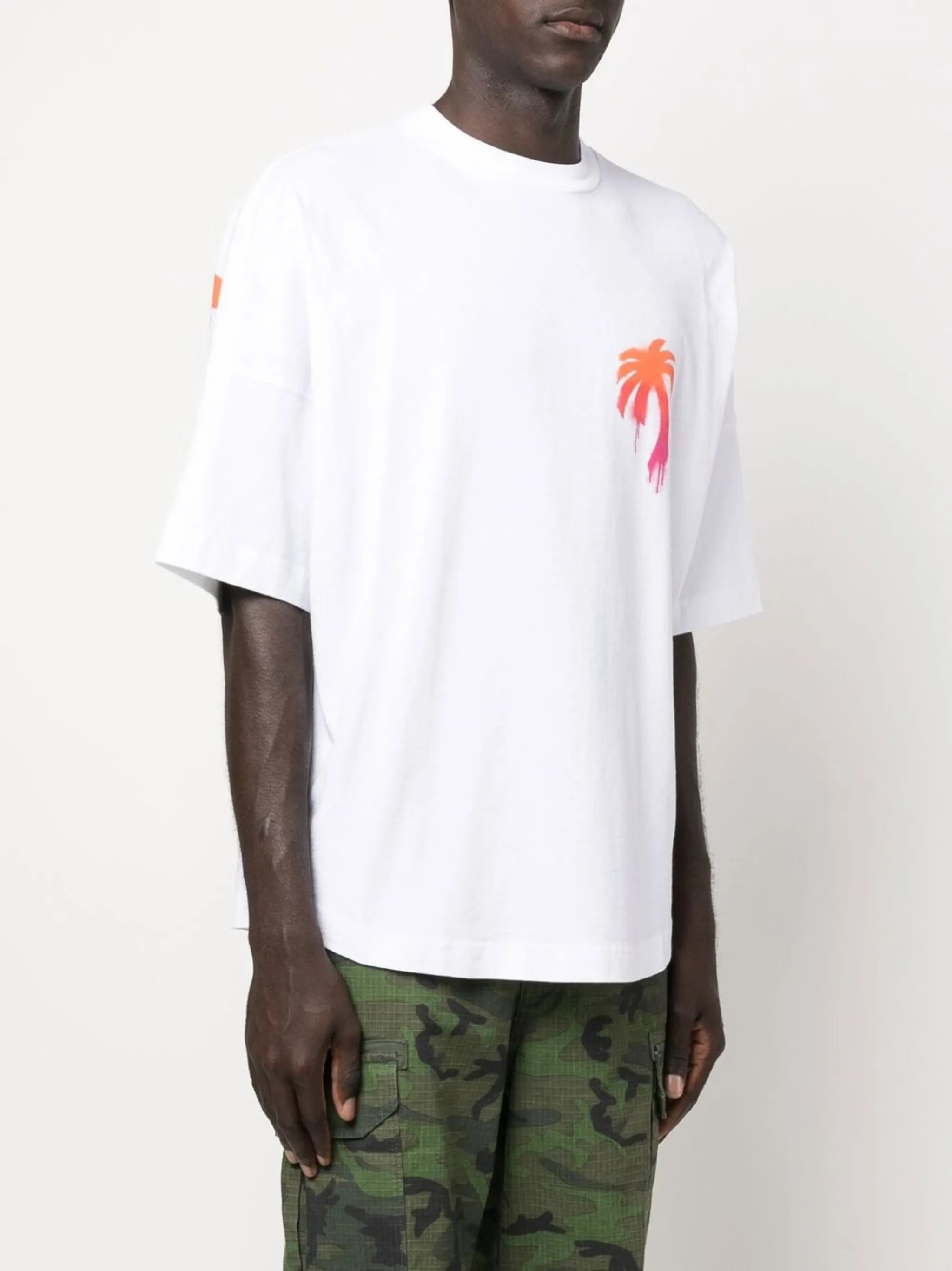 spray-effect logo-print T-shirt