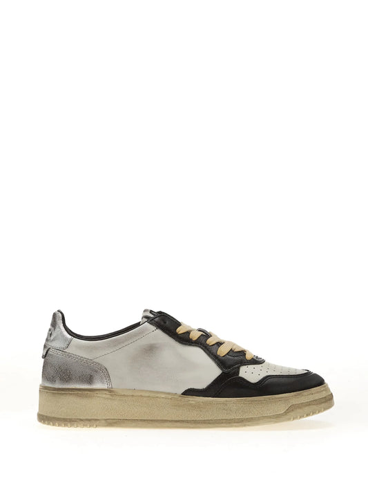 Medalist low-top sneakers