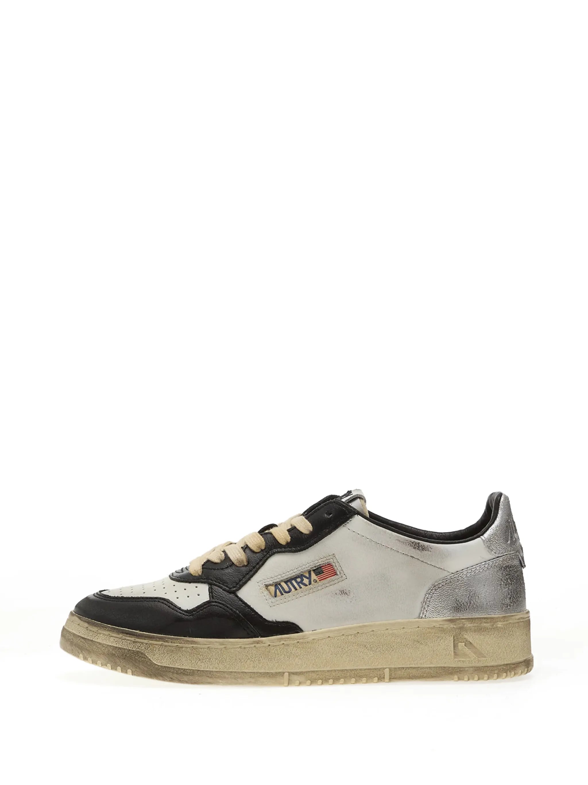 Medalist low-top sneakers