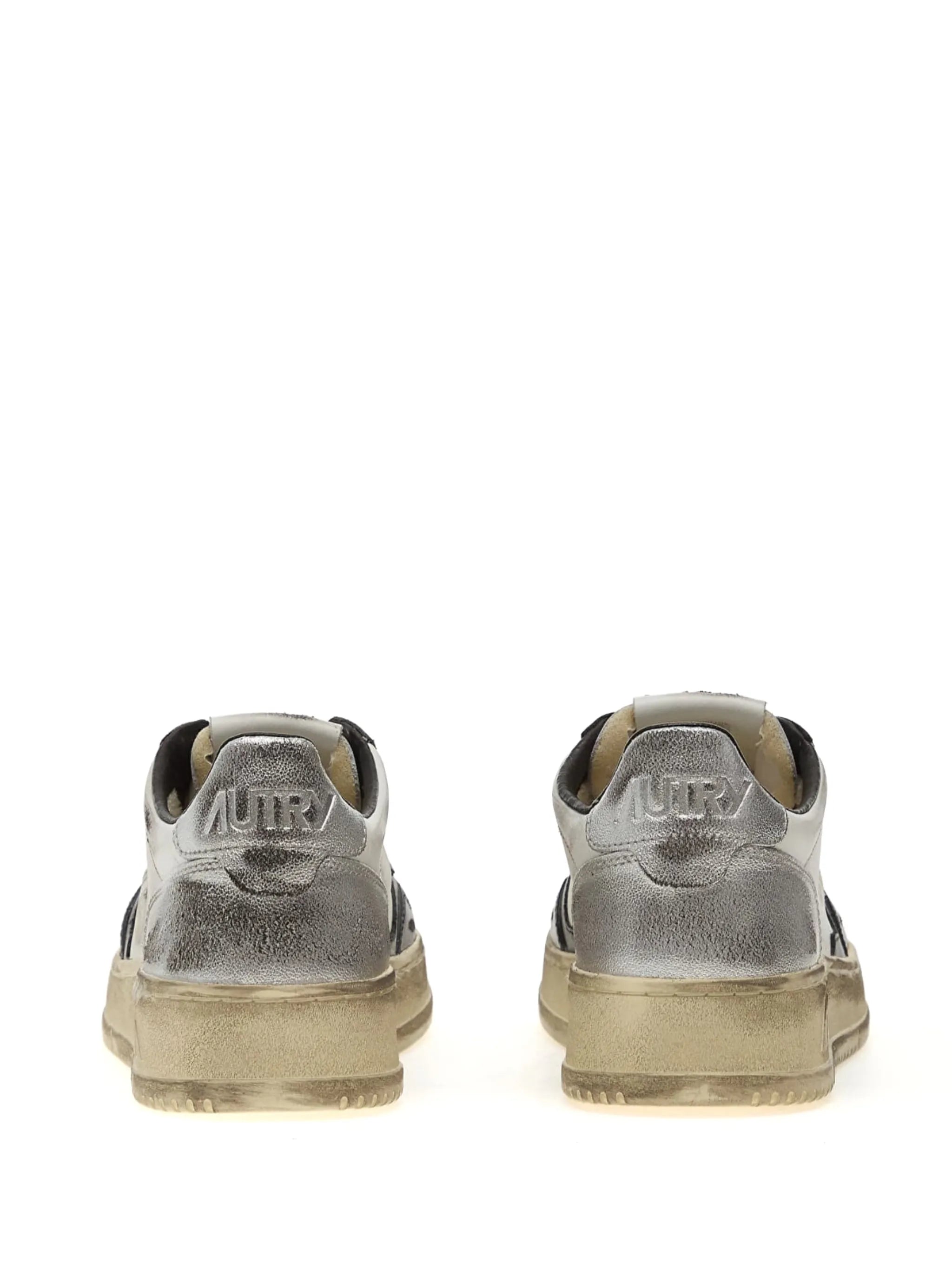 Medalist low-top sneakers