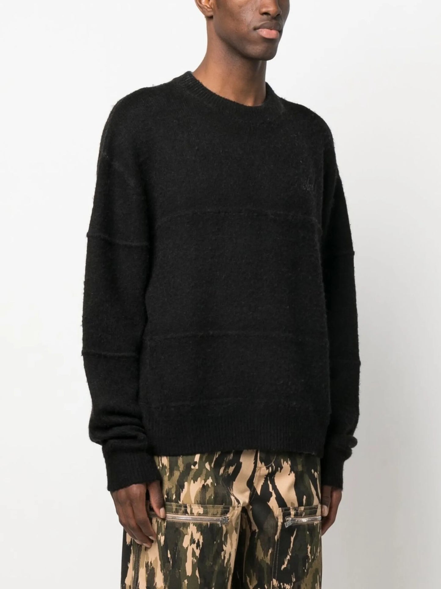 logo-embroidered knitted jumper