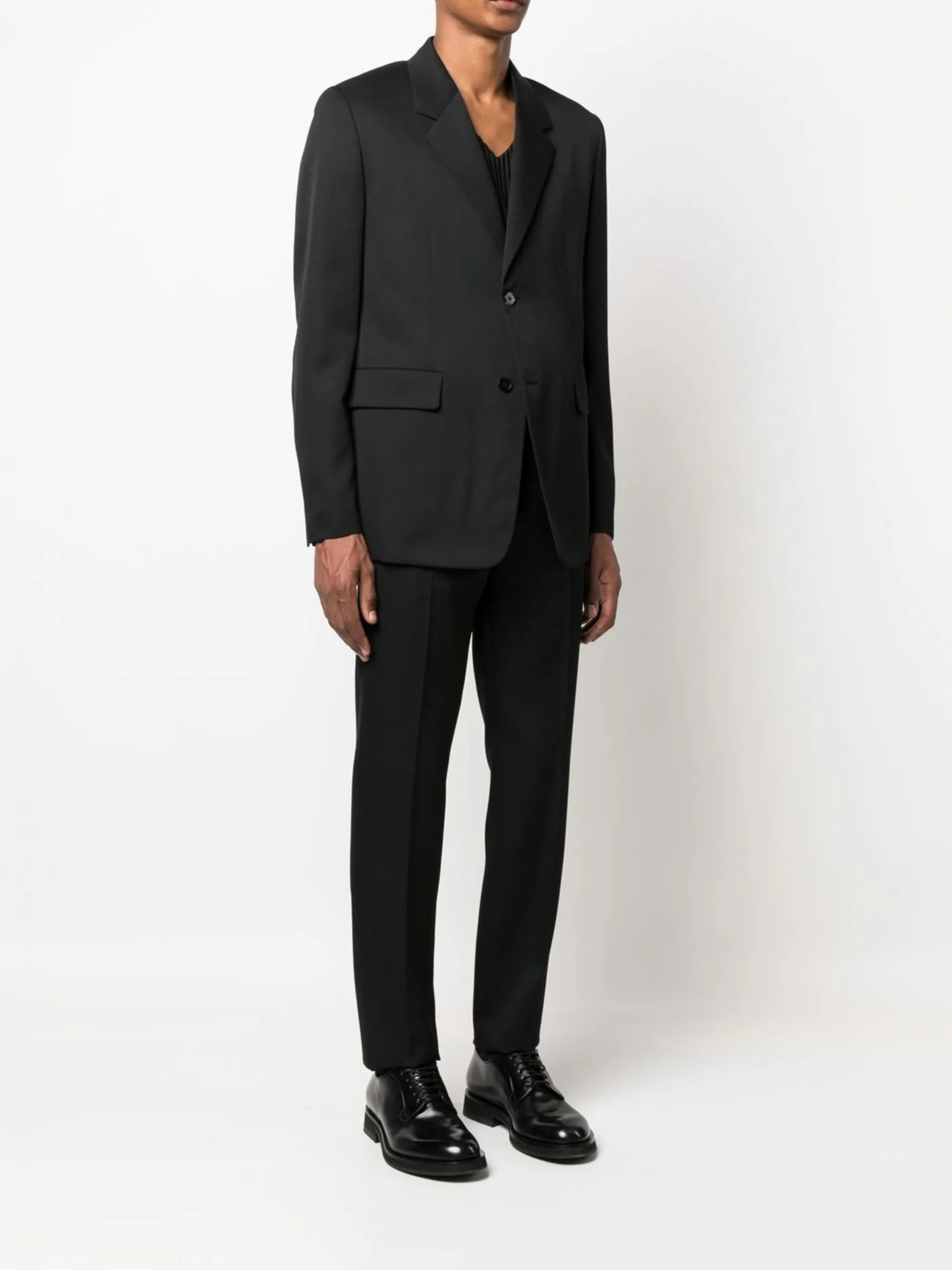 slim-fit single-breasted suit