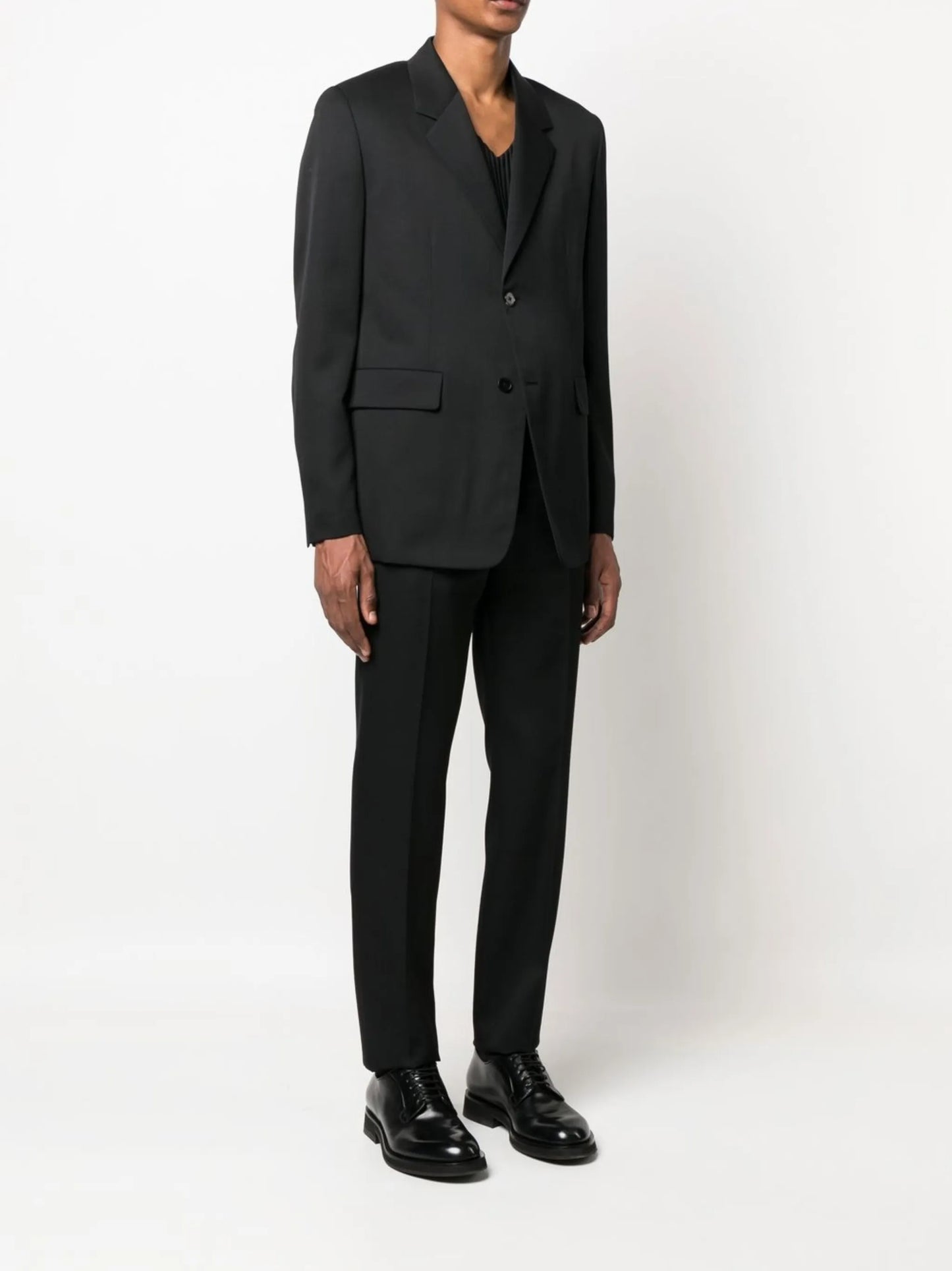 slim-fit single-breasted suit