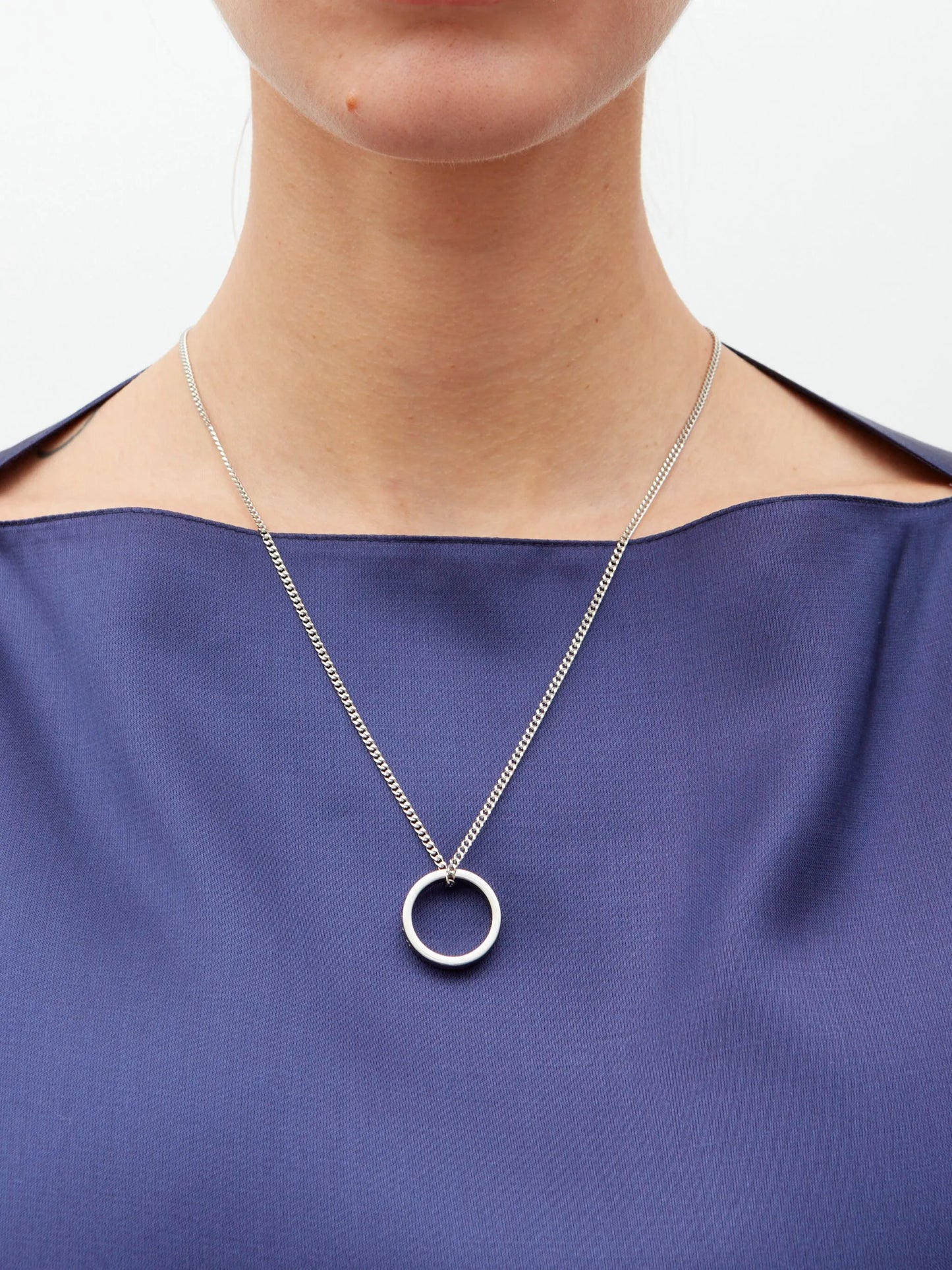 Minimal engraved pendant necklace