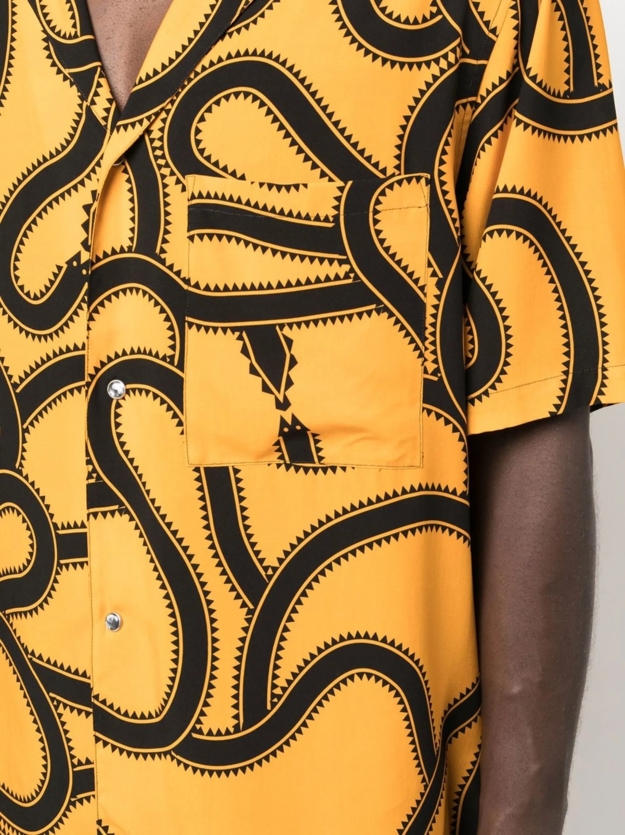 snake print short-sleeve shirt