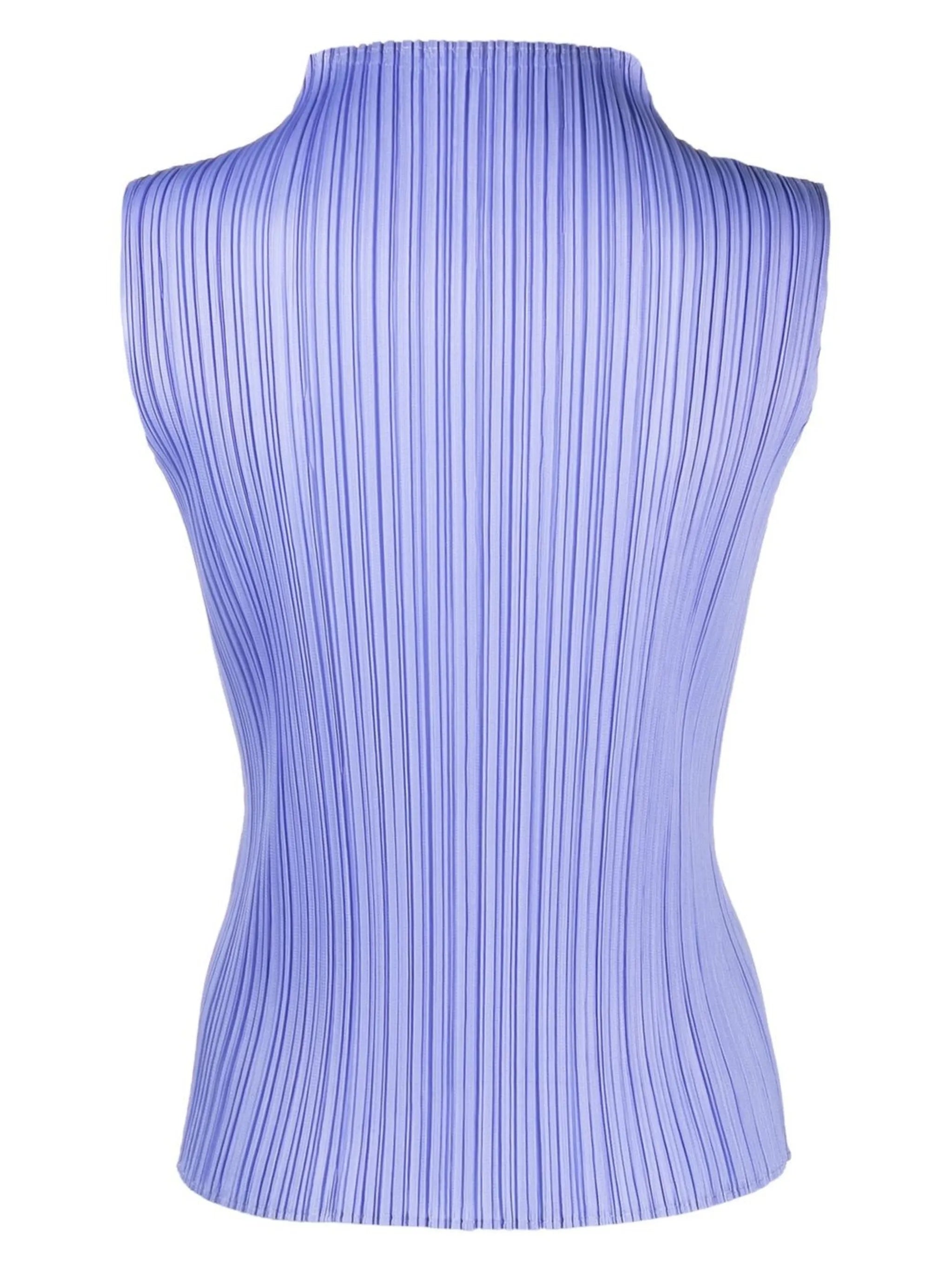 pleated sleeveless blouse