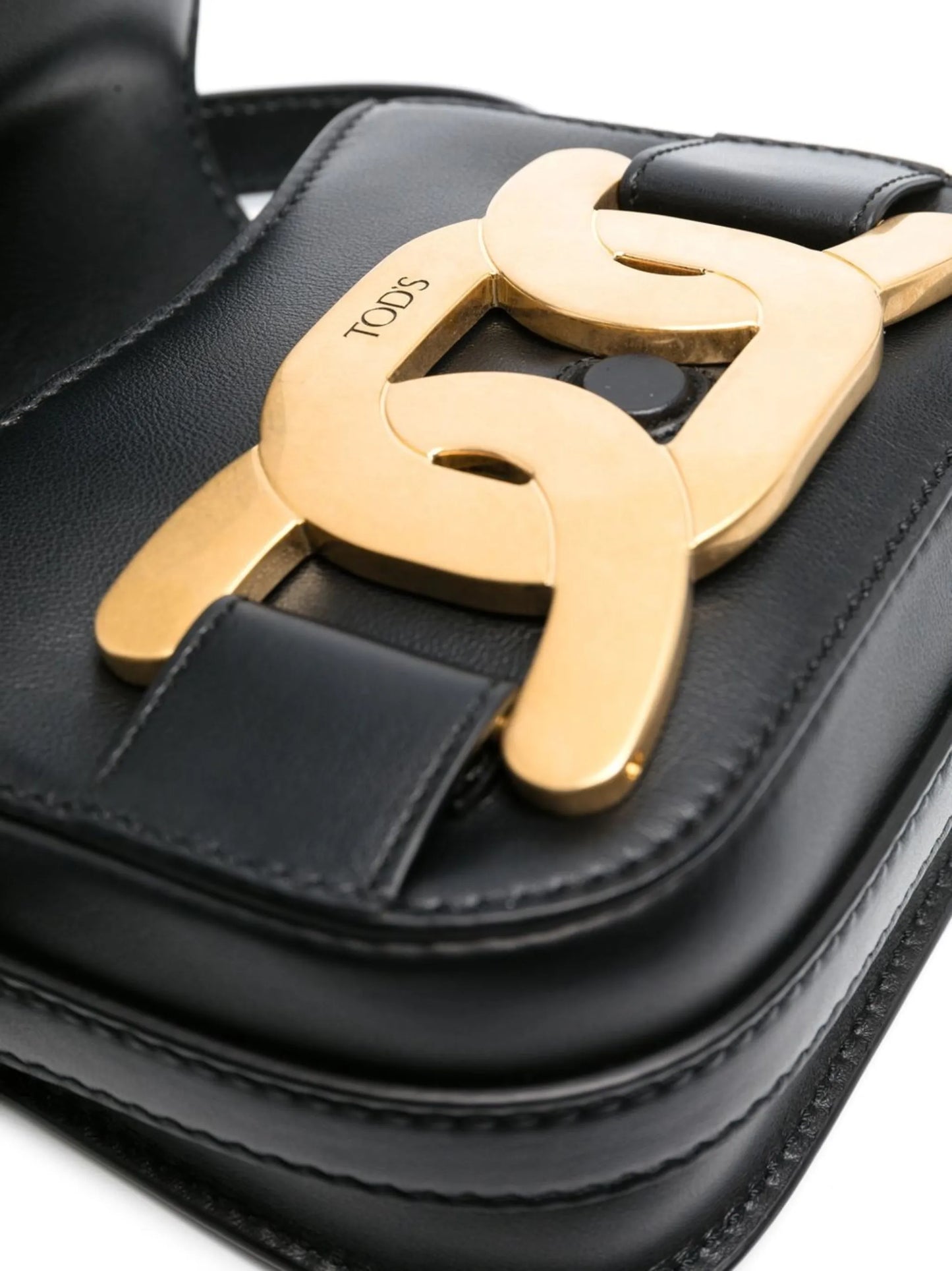 chain-detail crossbody bag