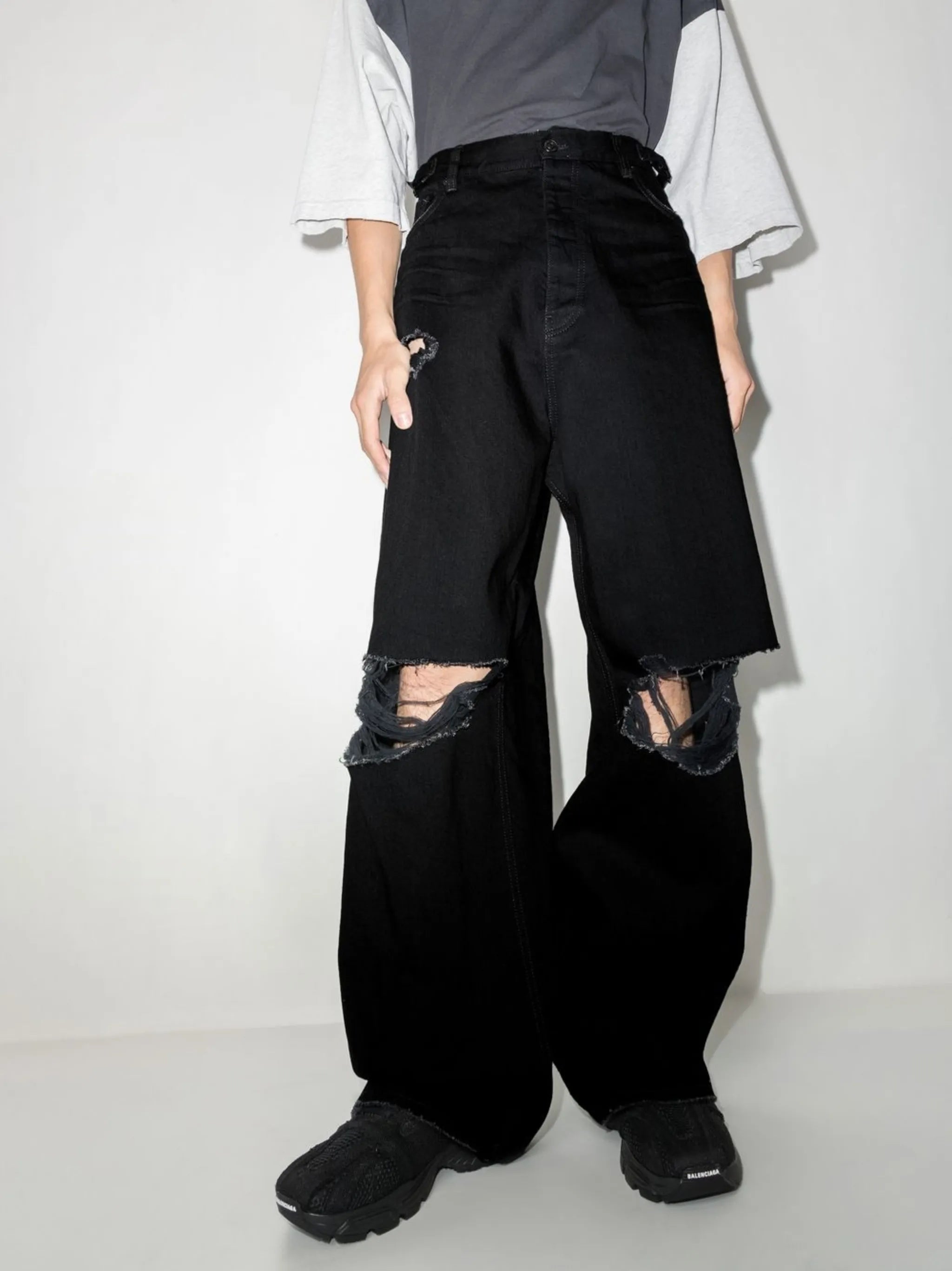 Destroyed wide-leg jeans