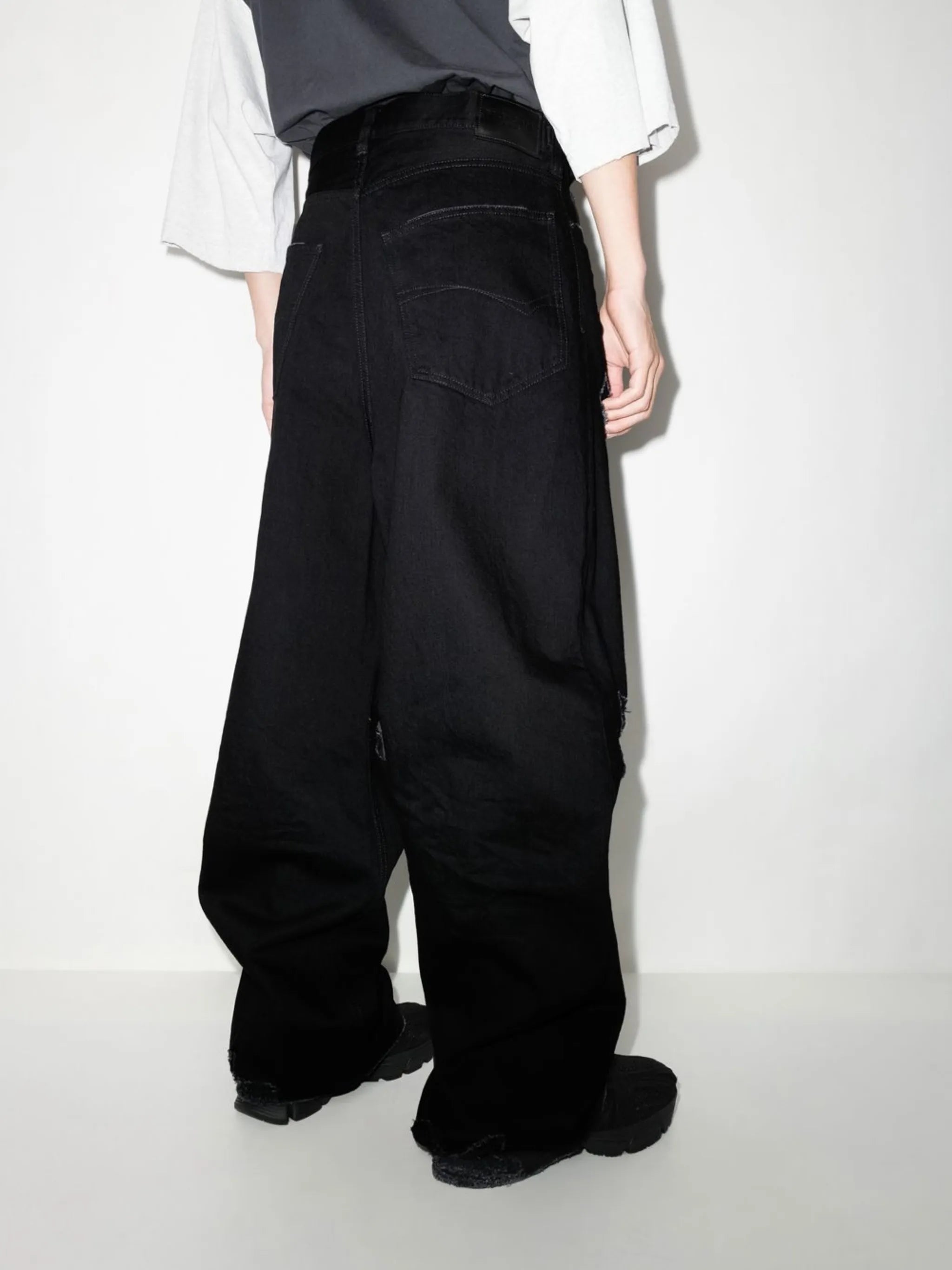 Destroyed wide-leg jeans