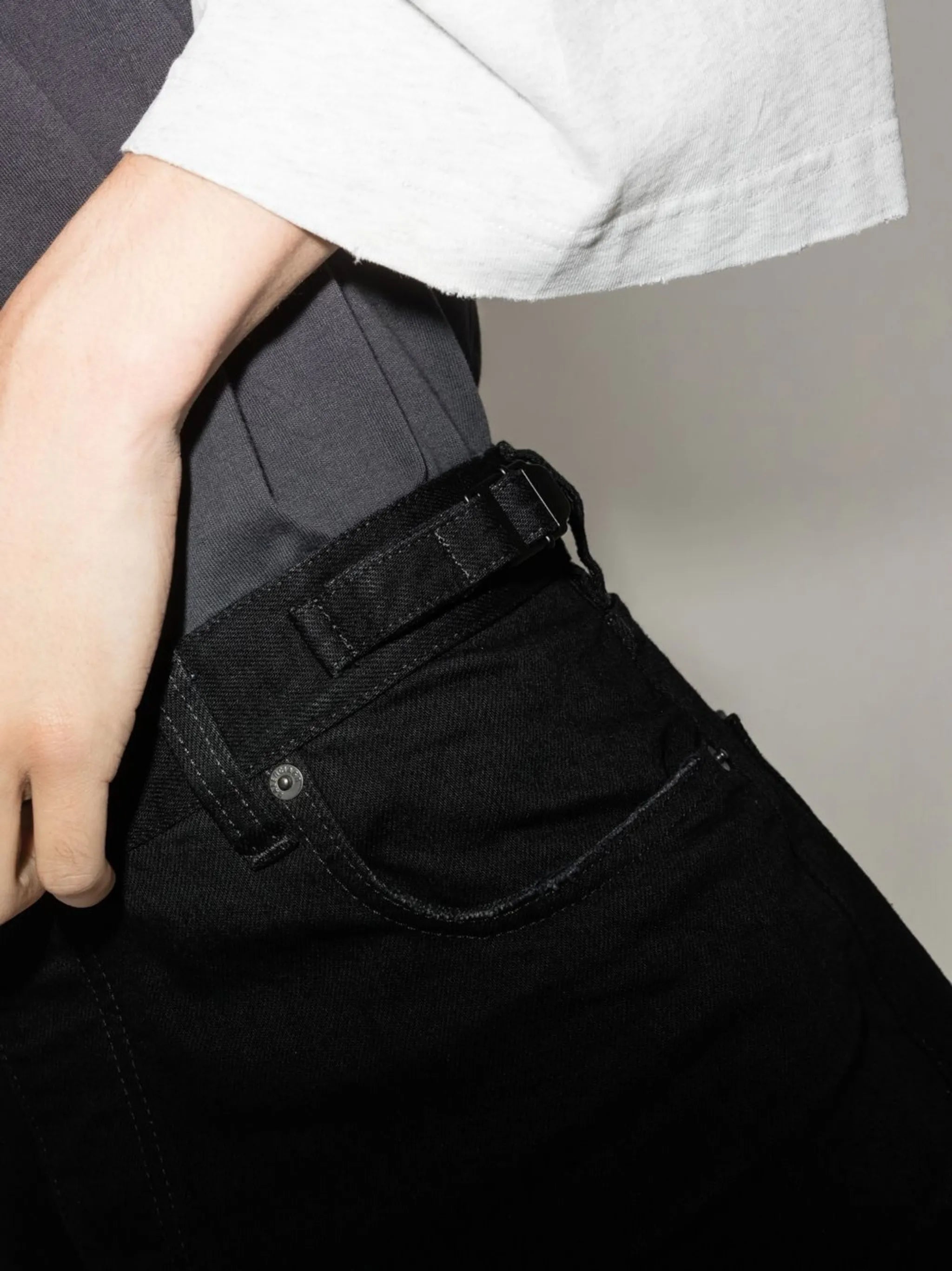 Destroyed wide-leg jeans
