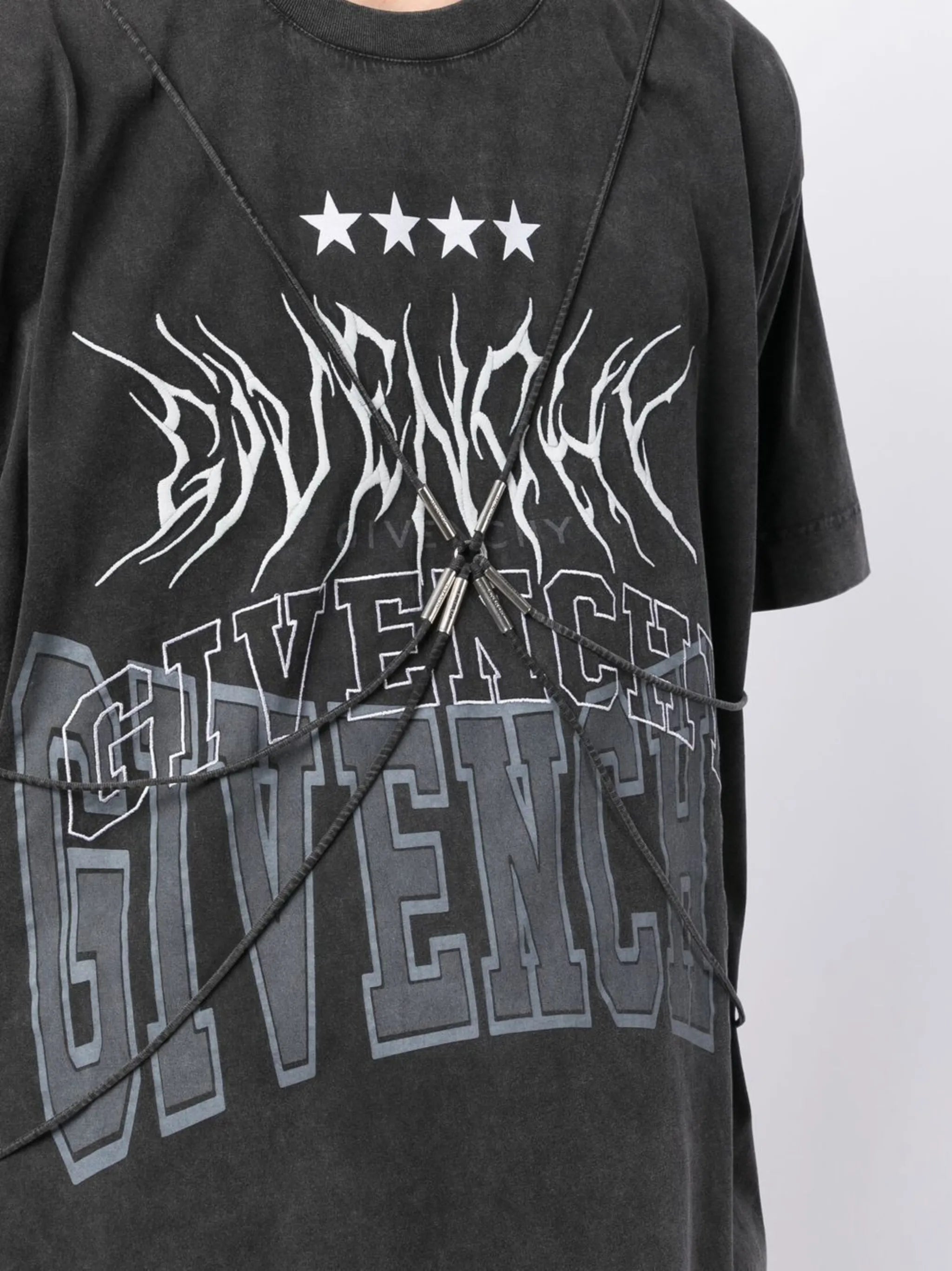 harness-detail logo T-shirt