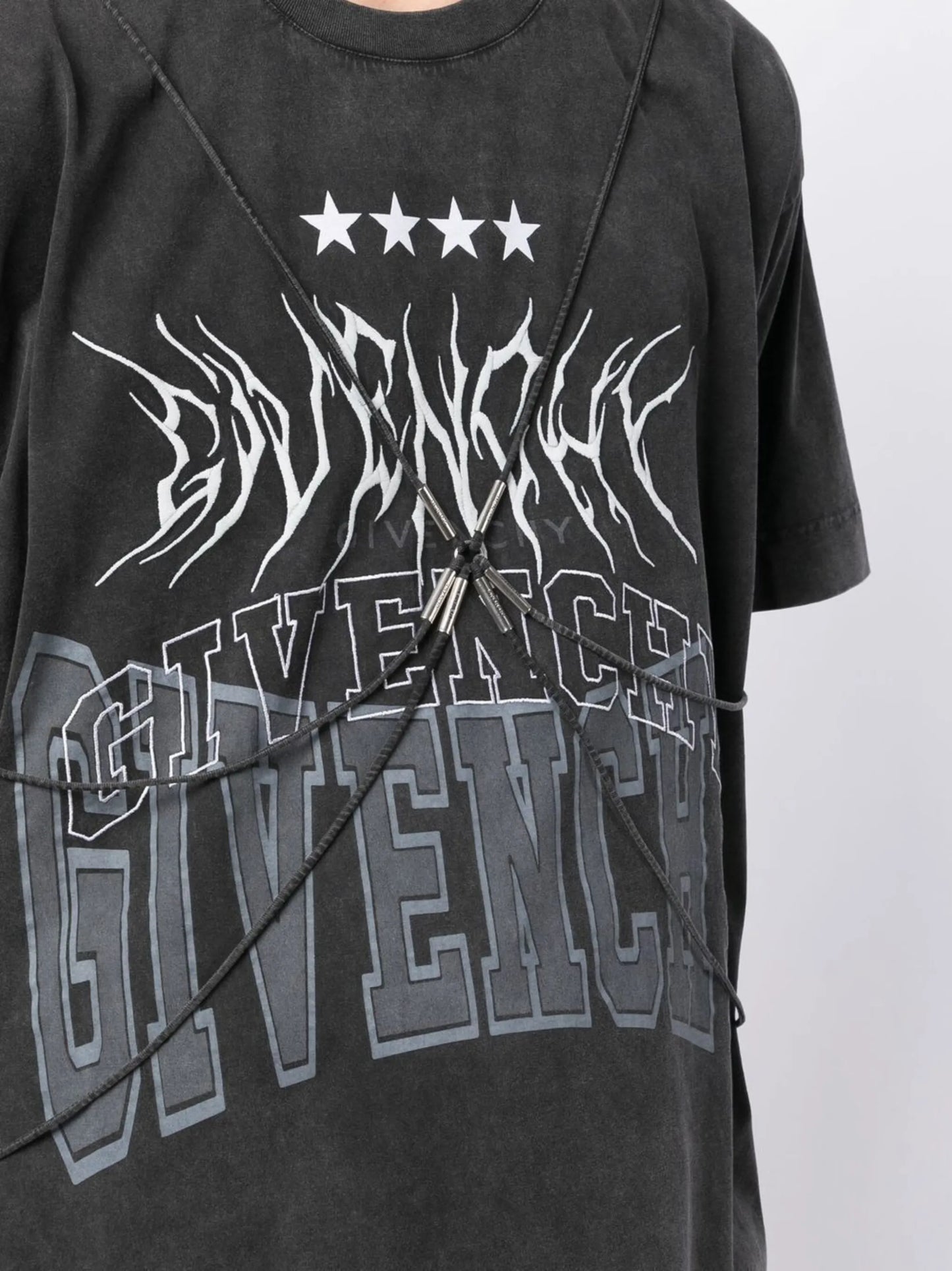 harness-detail logo T-shirt