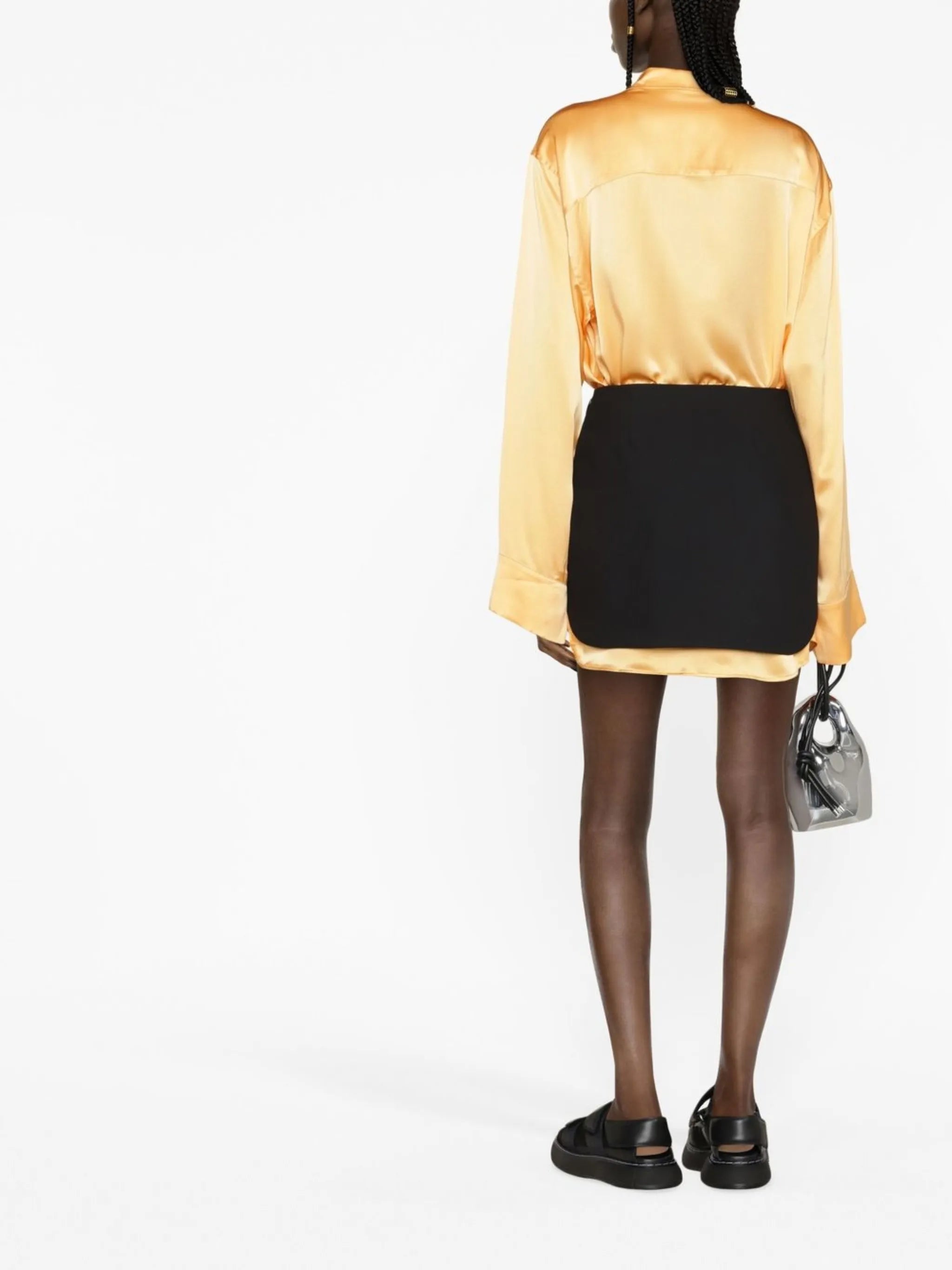 low-rise mini skirt