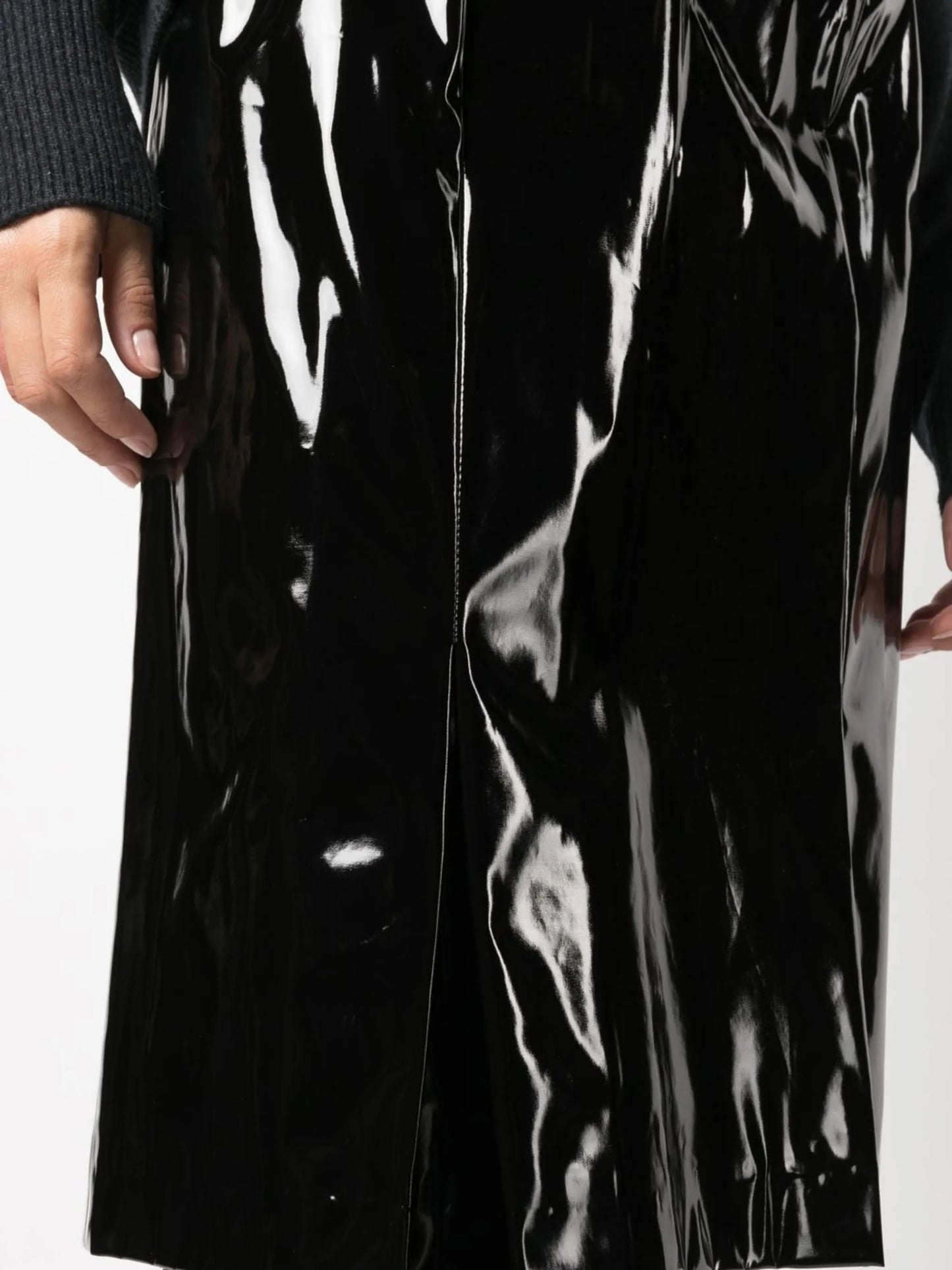 high-shine slit-detail knee-length skirt