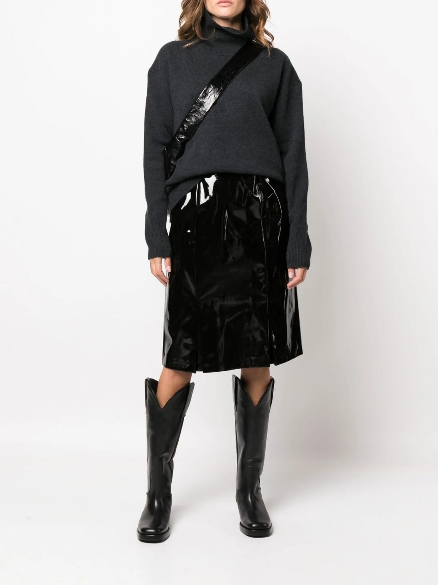 high-shine slit-detail knee-length skirt