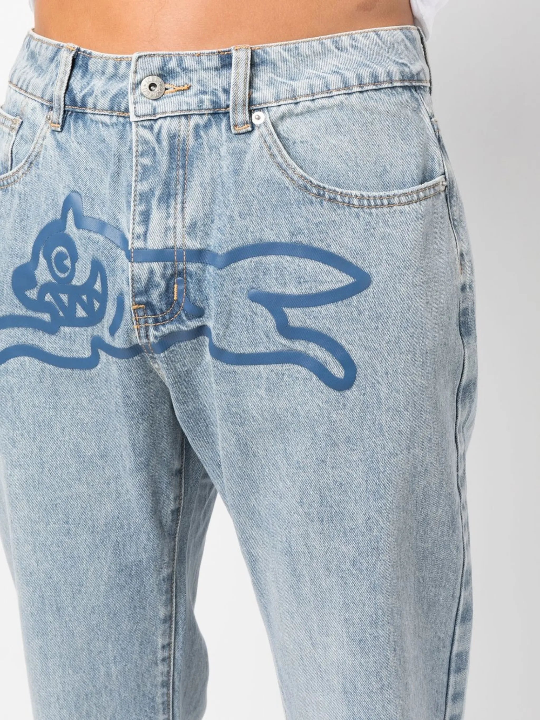 graphic-print stonewashed jeans