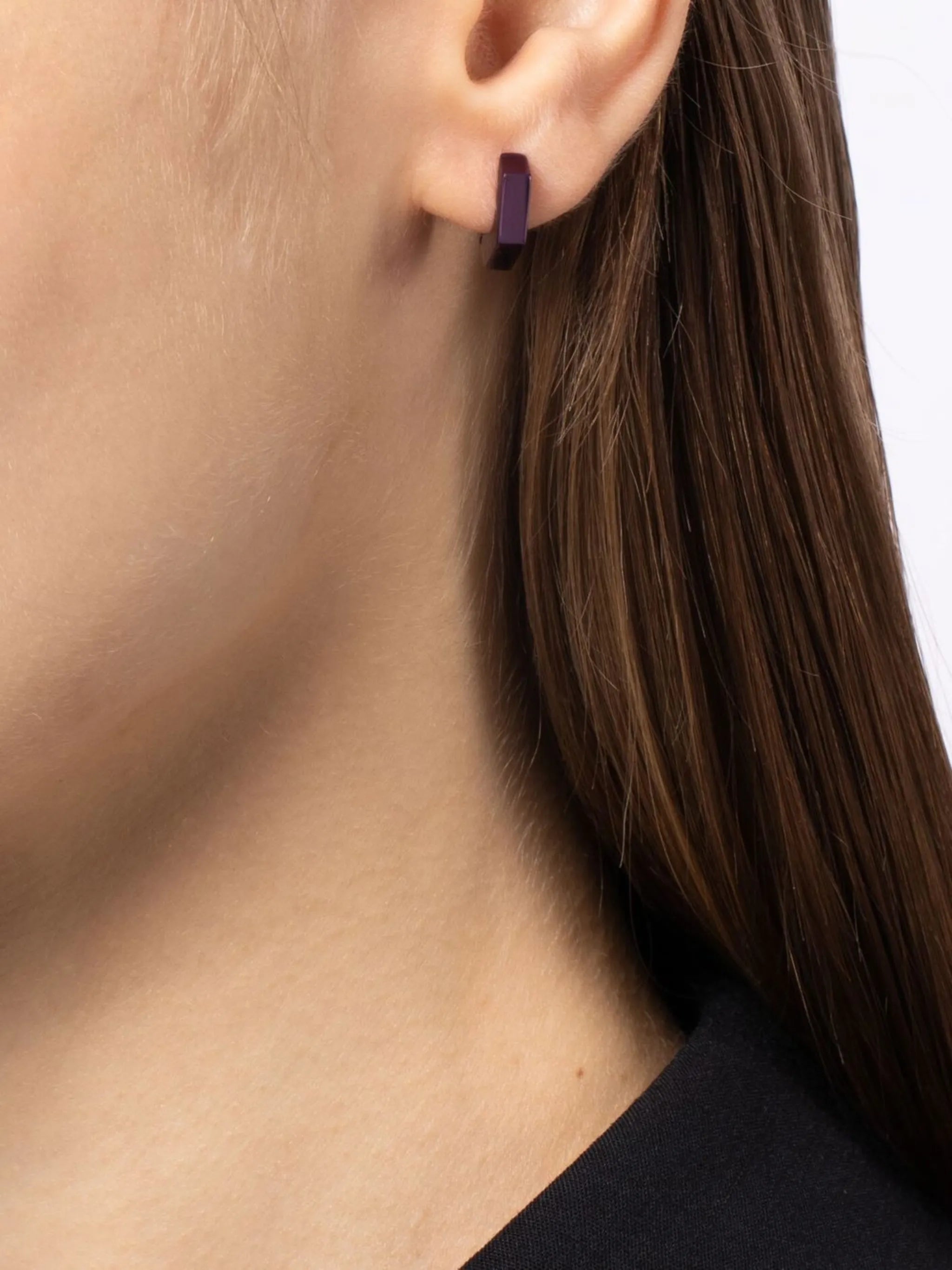 Mini Dado huggie hoop earring