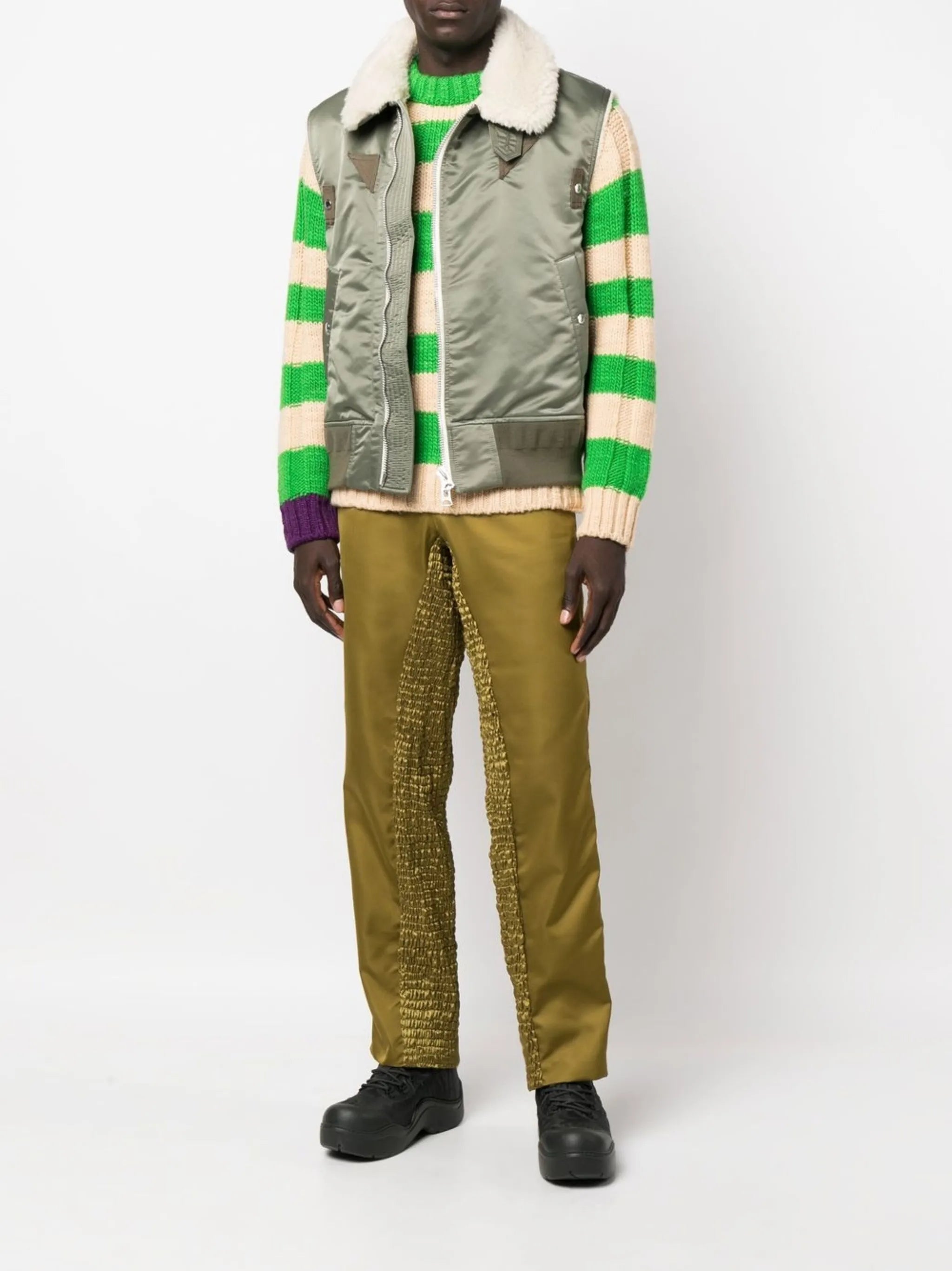 contrast-collar zipped gilet