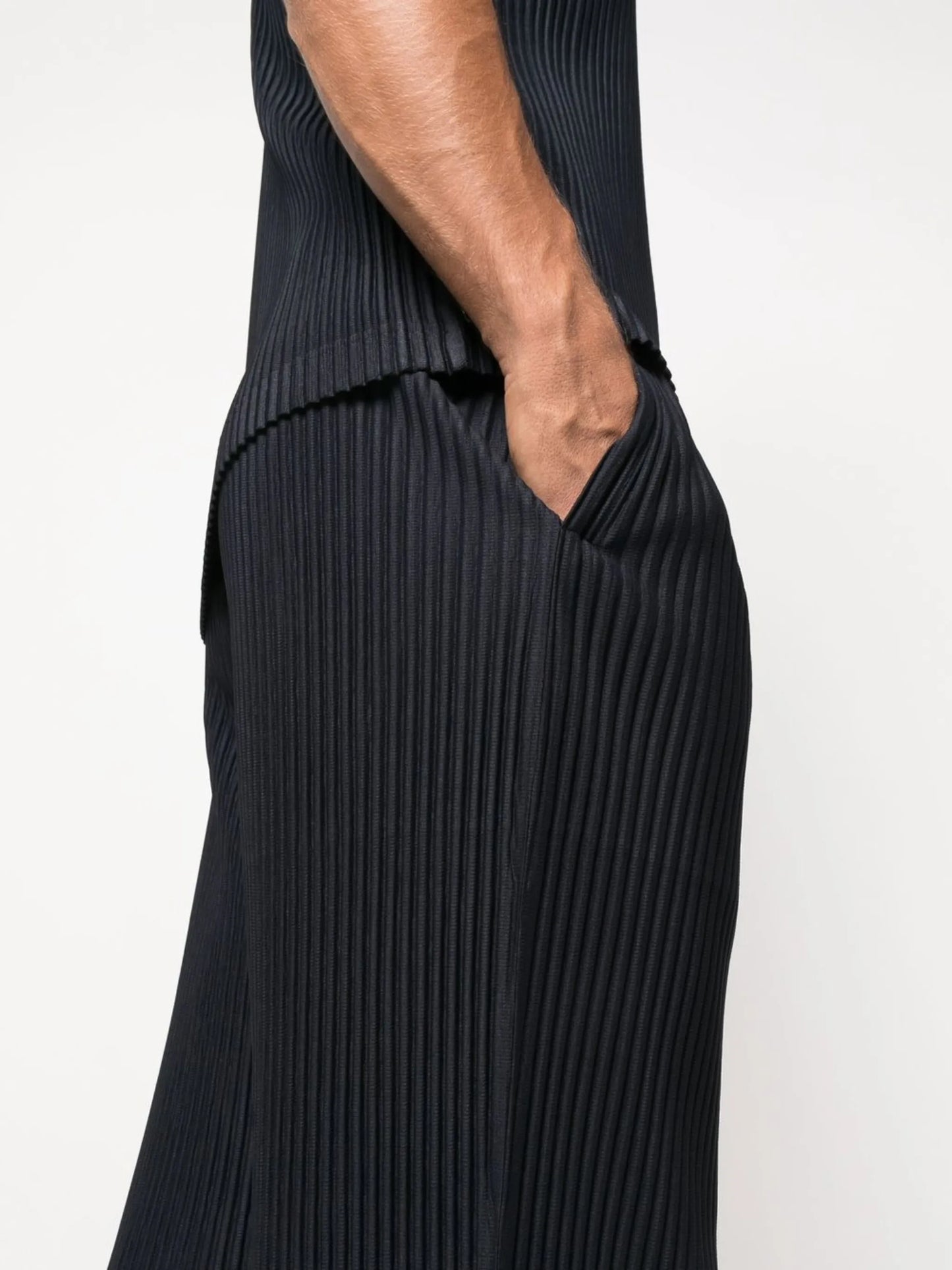 fully-pleated straight-leg trousers