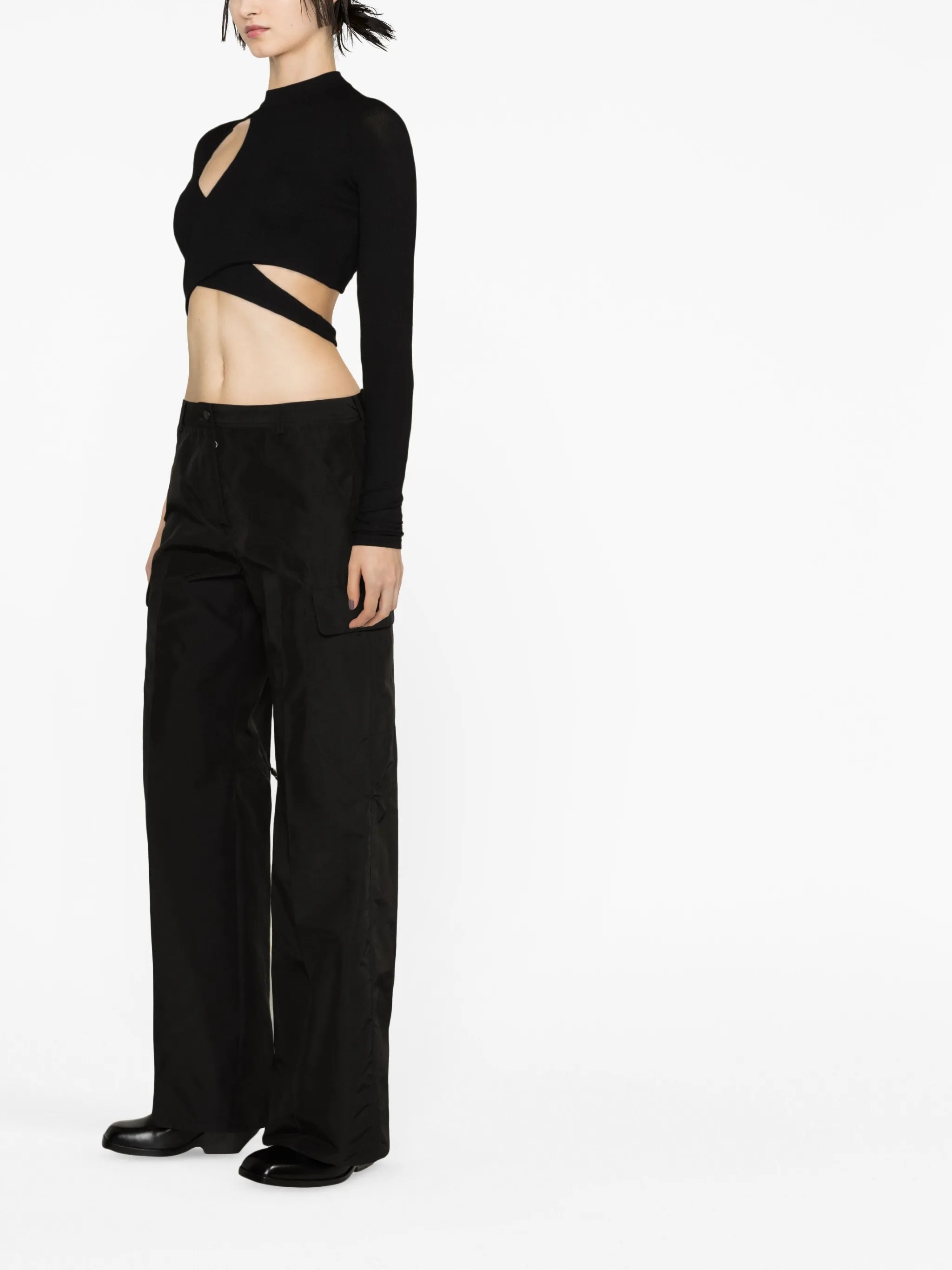 wide-leg cargo trousers