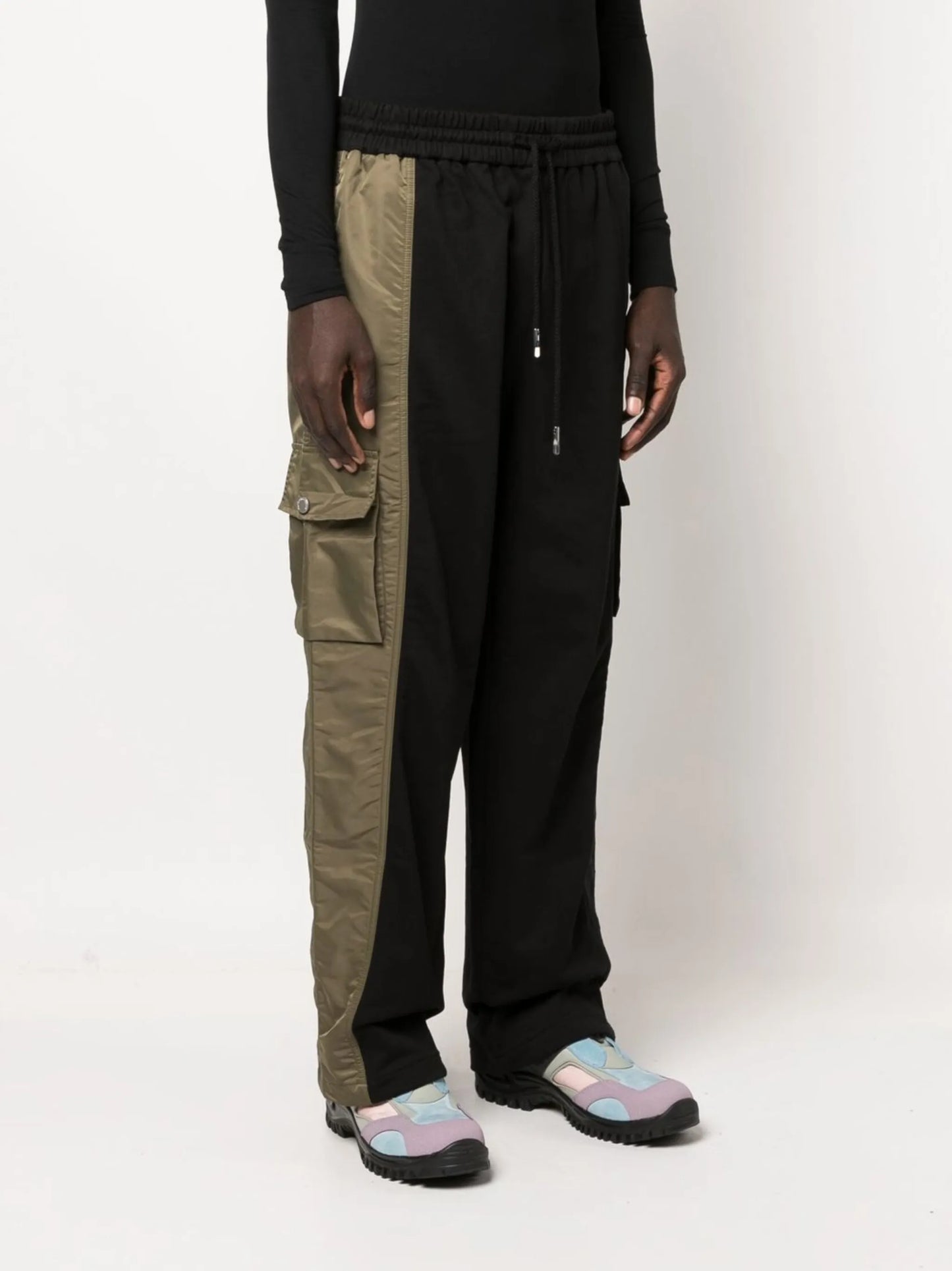 contrast straight-leg cargo trousers
