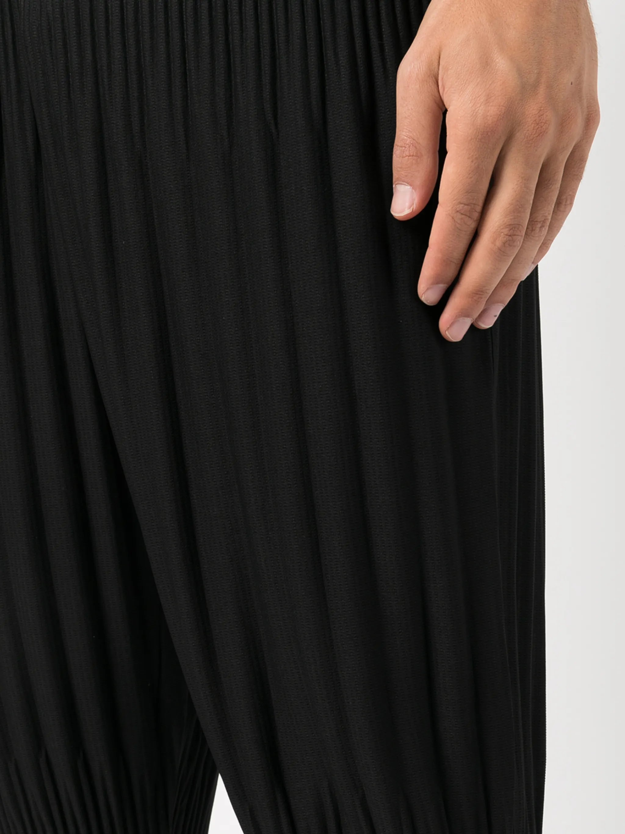 tapered-leg pleated trousers
