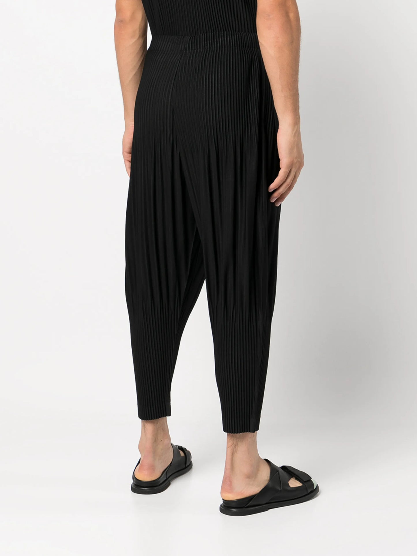 tapered-leg pleated trousers