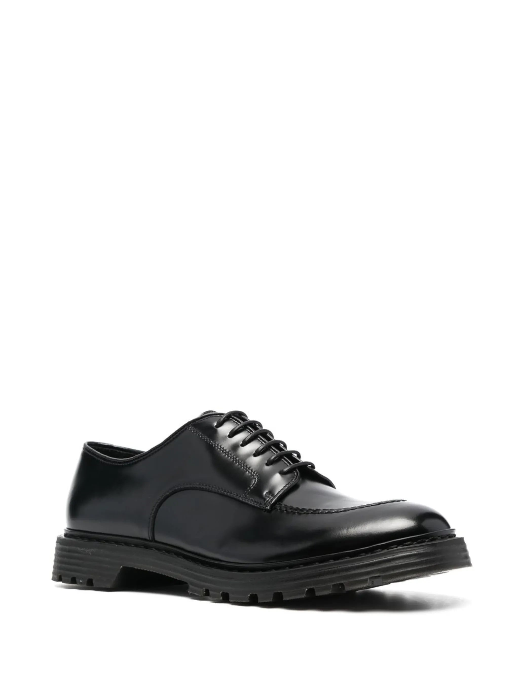 lace-up oxford shoes