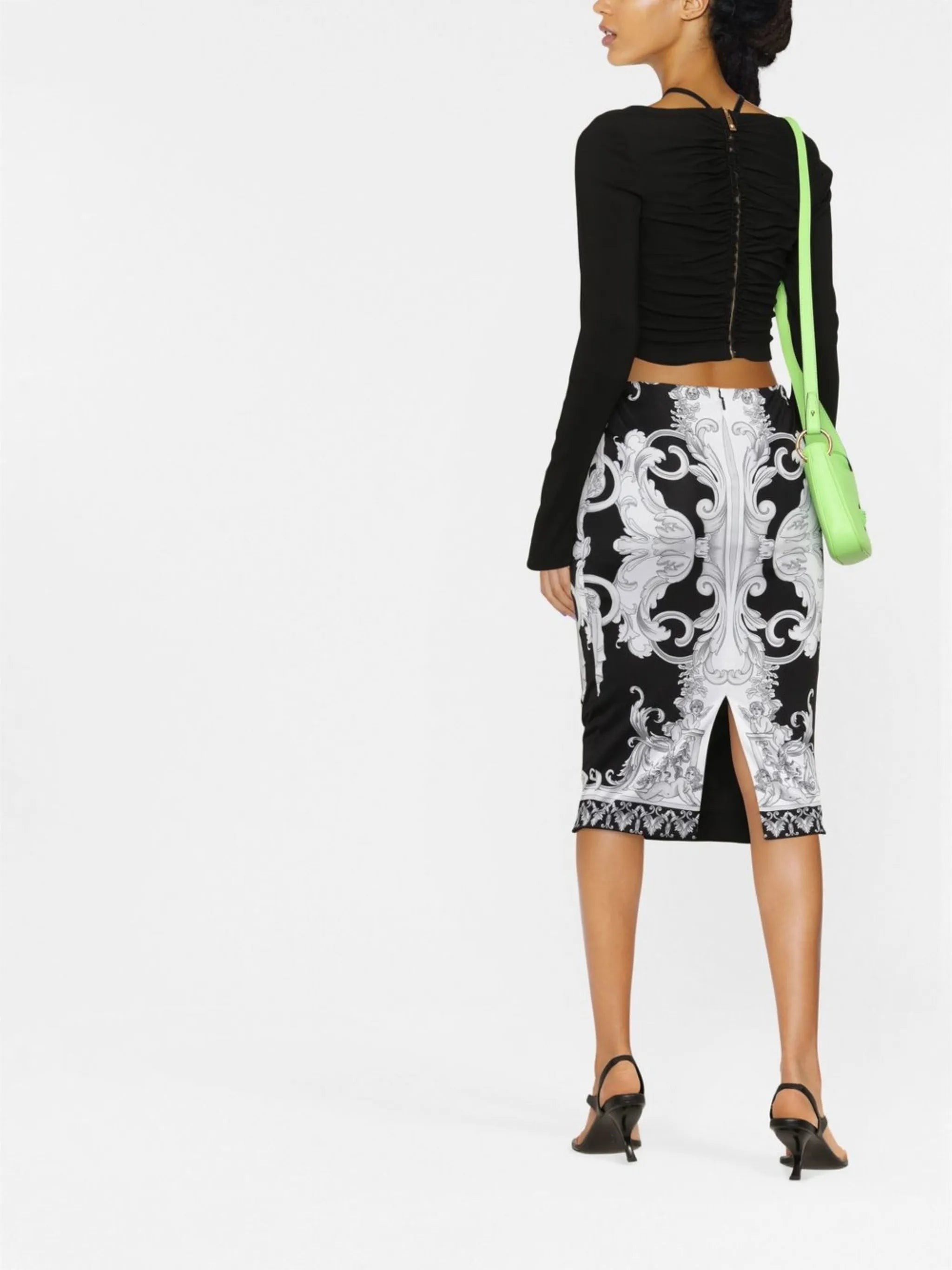 Medusa-plaque detail top
