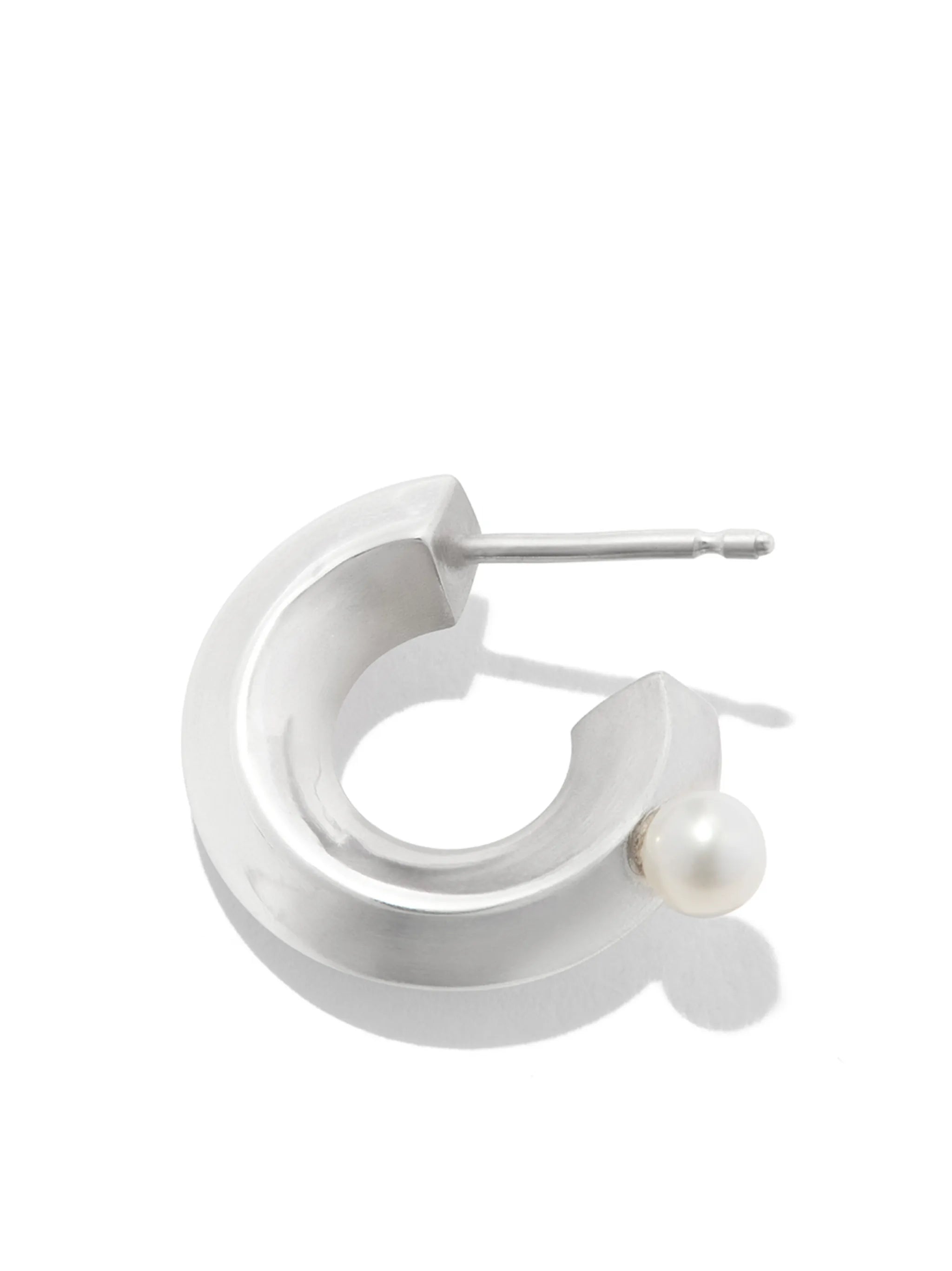 Fine Twist Float pearl hoop earring